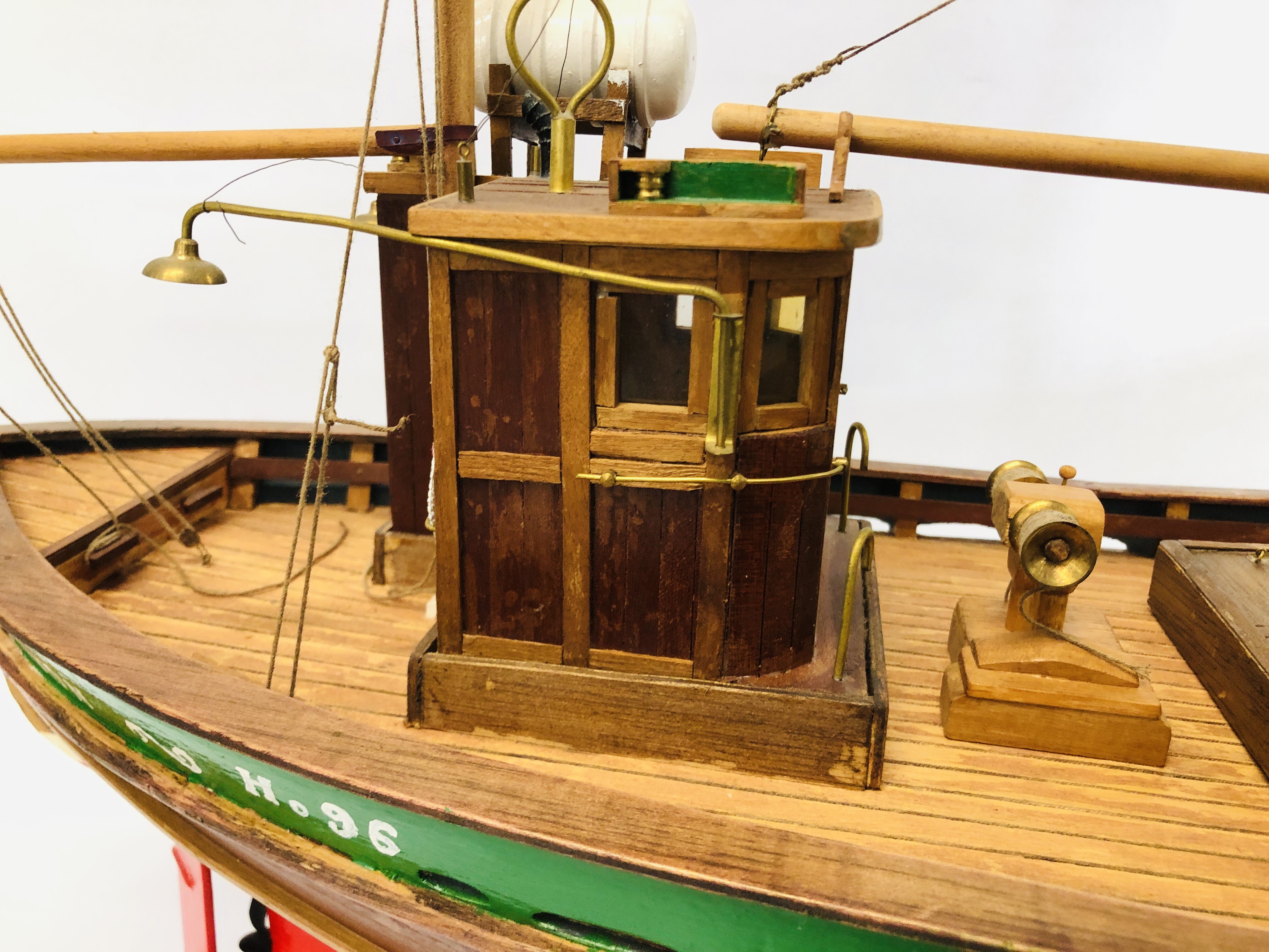 A VINTAGE HAND BUILT WOODEN MODEL OF A FISHING TRAWLER "EILEEN" NO. 96 LENGTH 85CM. HEIGHT 66CM. - Image 11 of 11