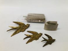 DIPLOMOR LIGHTER, SET OF 3 VINTAGE GRADUATED SWIFTS REG No 860808 + 45 LOOSE CIGARS.