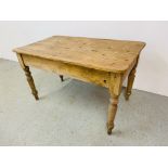 AN ANTIQUE PINE KITCHEN TABLE WITH TURNED LEGS WIDTH 65CM.