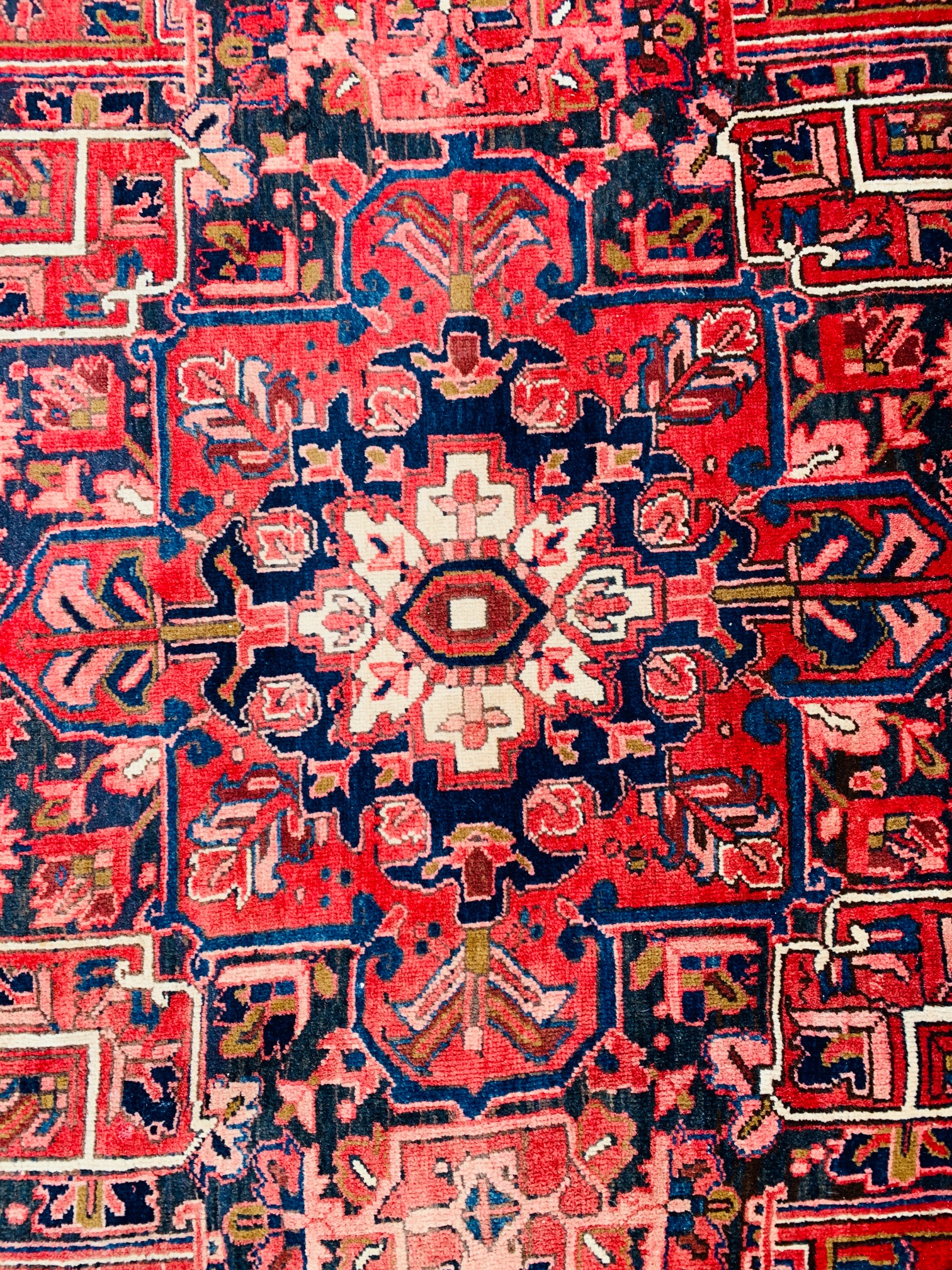 A GOOD QUALITY RED PATTERNED EASTERN CARPET 3.75M X 2.9M. - Image 12 of 15