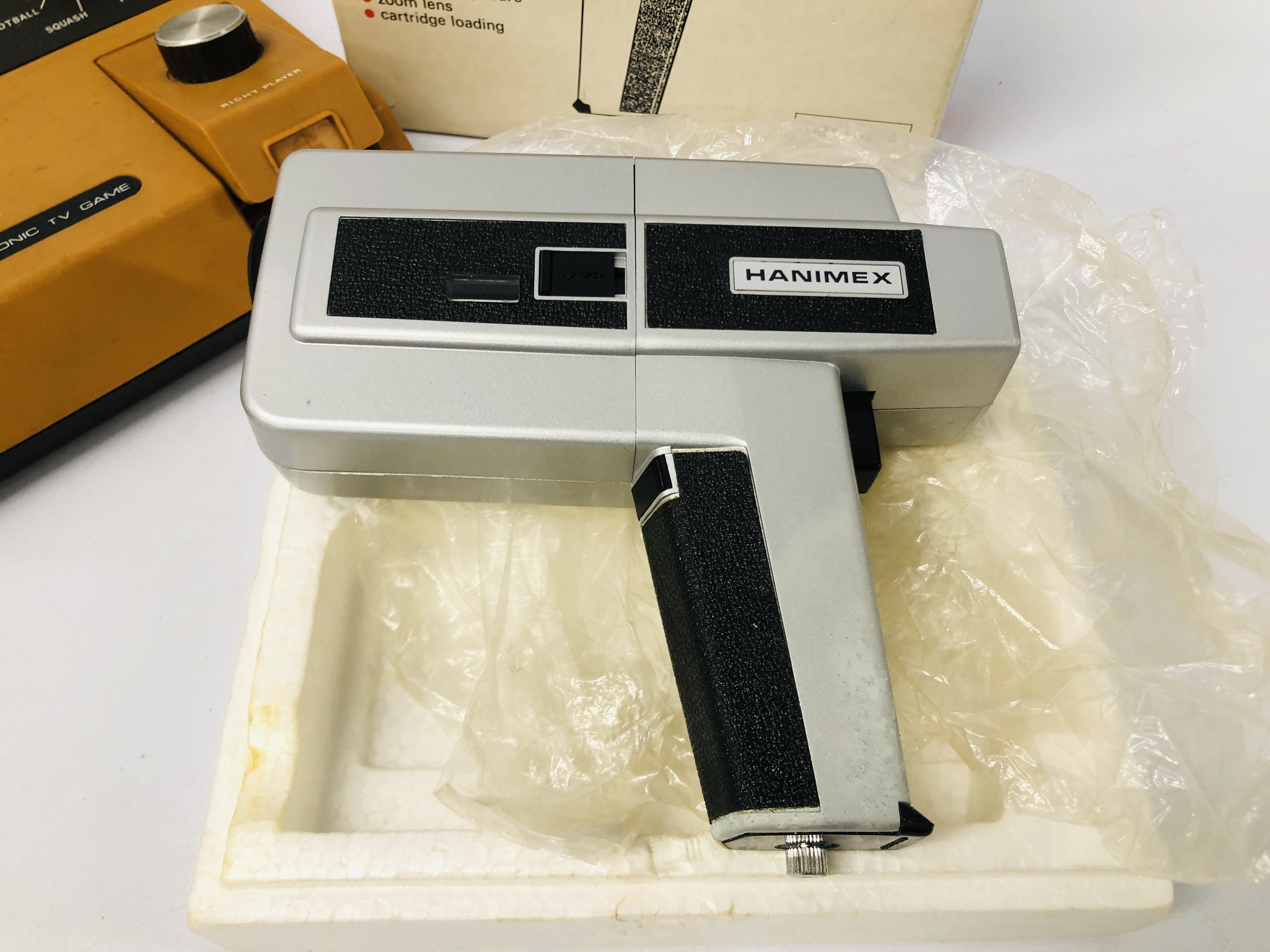 A VINTAGE HANIMEX 7771 ELECTRONIC TELEVISION GAME ALONG WITH BOXED HANIMEX LOADMATIC MXP SUPER 8 - Image 2 of 6
