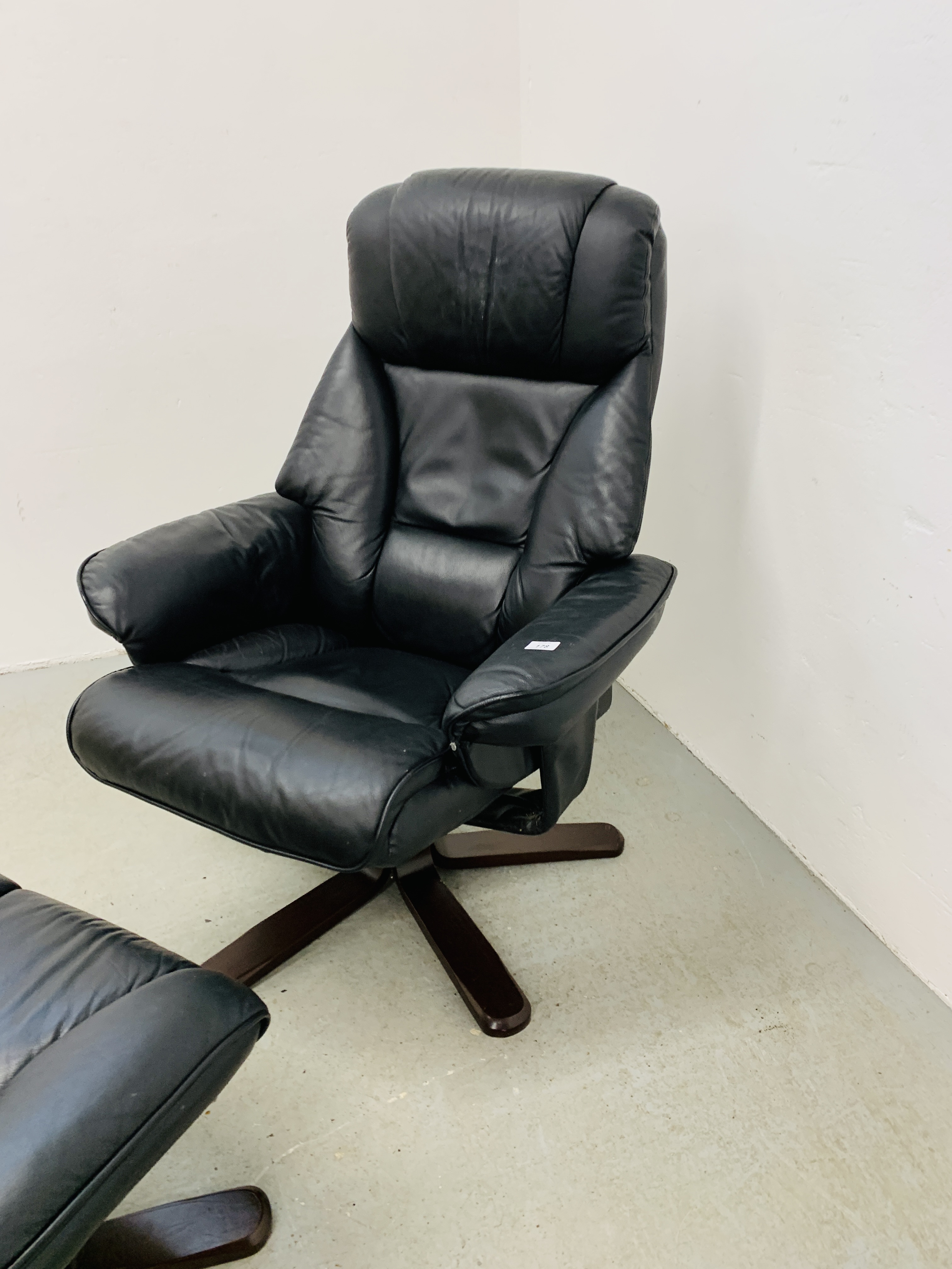 A BLACK LEATHER RELAXER CHAIR AND MATCHING FOOT STOOL. - Image 2 of 8