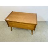AN ARNOLD TEAK FITTED SEWING WORK BOX AND CONTENTS TO INCLUDE BUTTONS, NEEDLES,