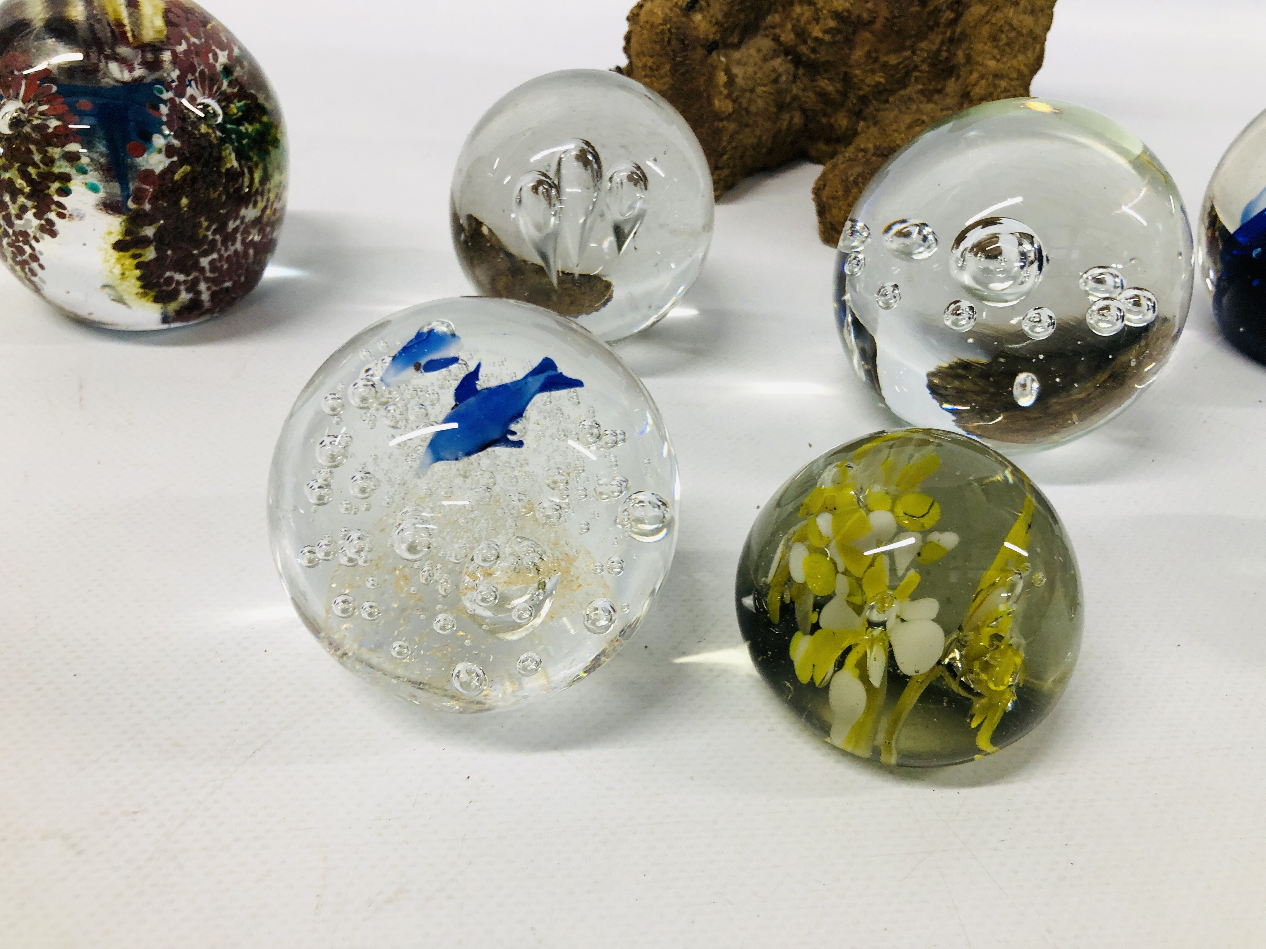 7 X ASSORTED ART GLASS PAPERWEIGHTS + PAST TIMES BEAR. - Image 2 of 5