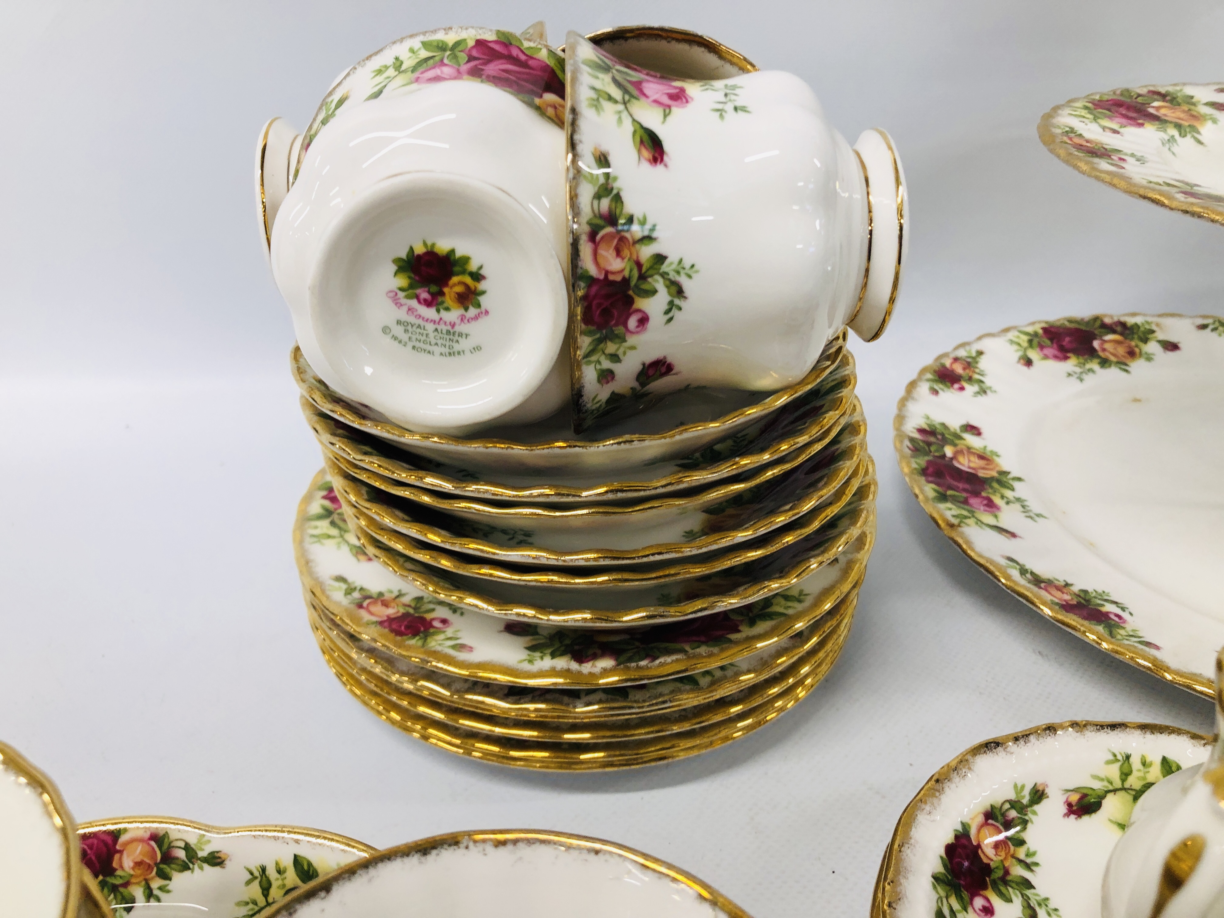 COLLECTION OF ROYAL ALBERT OLD COUNTRY ROSES 27 PIECES TO INCLUDE THREE TIER CAKE STAND, - Image 4 of 10