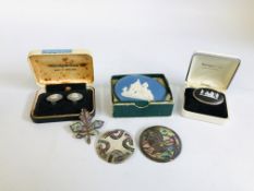 MIXED GRADE SILVER WEDGWOOD AND ABOLONI BROOCHES AND EARRINGS.