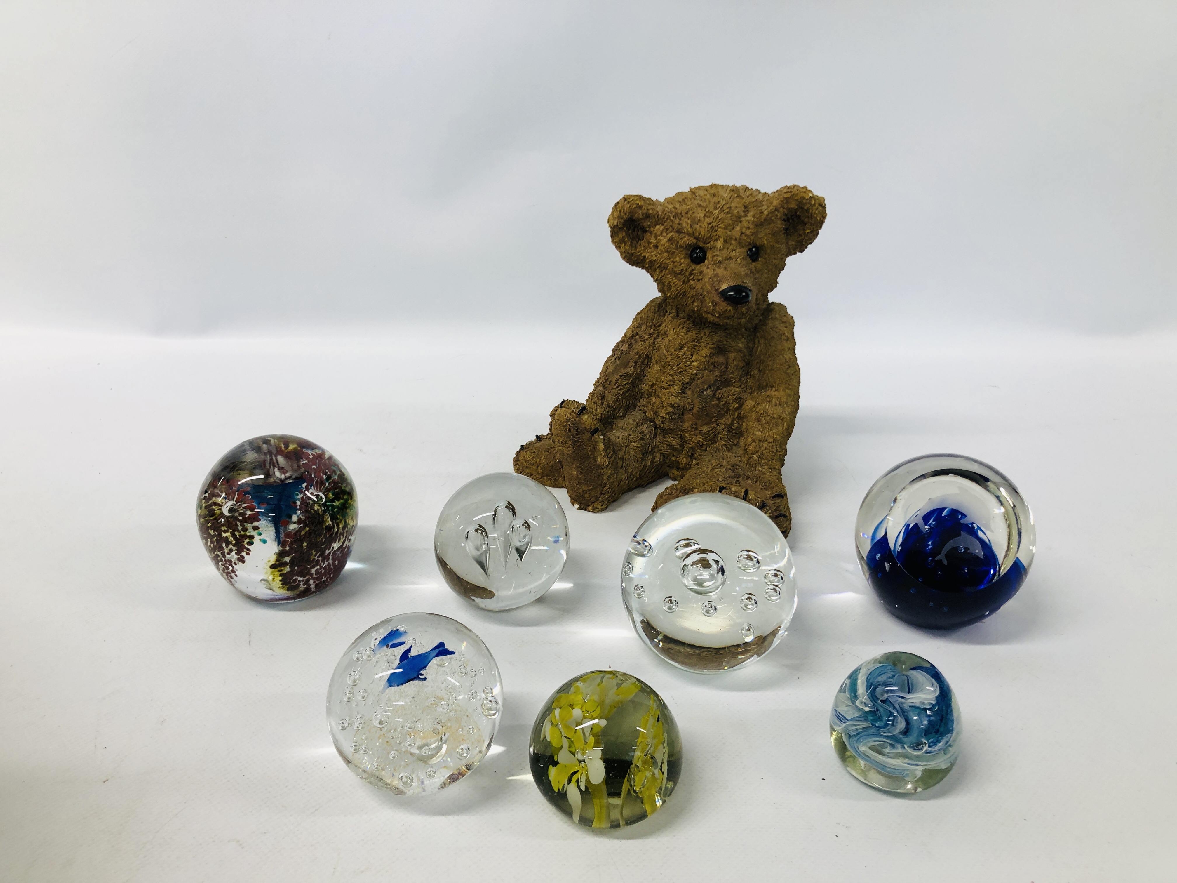 7 X ASSORTED ART GLASS PAPERWEIGHTS + PAST TIMES BEAR.