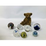 7 X ASSORTED ART GLASS PAPERWEIGHTS + PAST TIMES BEAR.