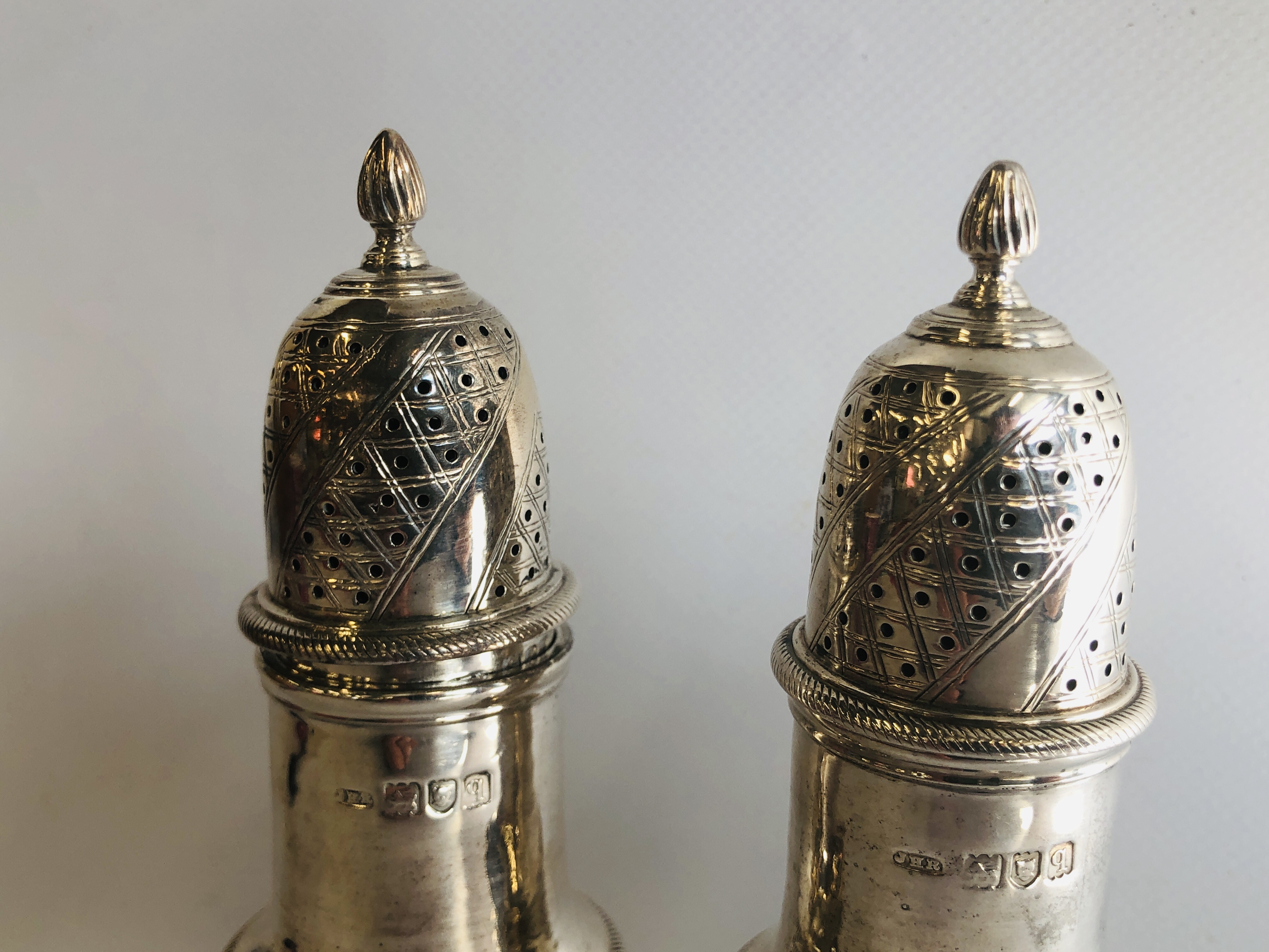 A PAIR OF GOOD QUALITY SILVER SIFTERS HEIGHT 13.5CM. - Image 6 of 11