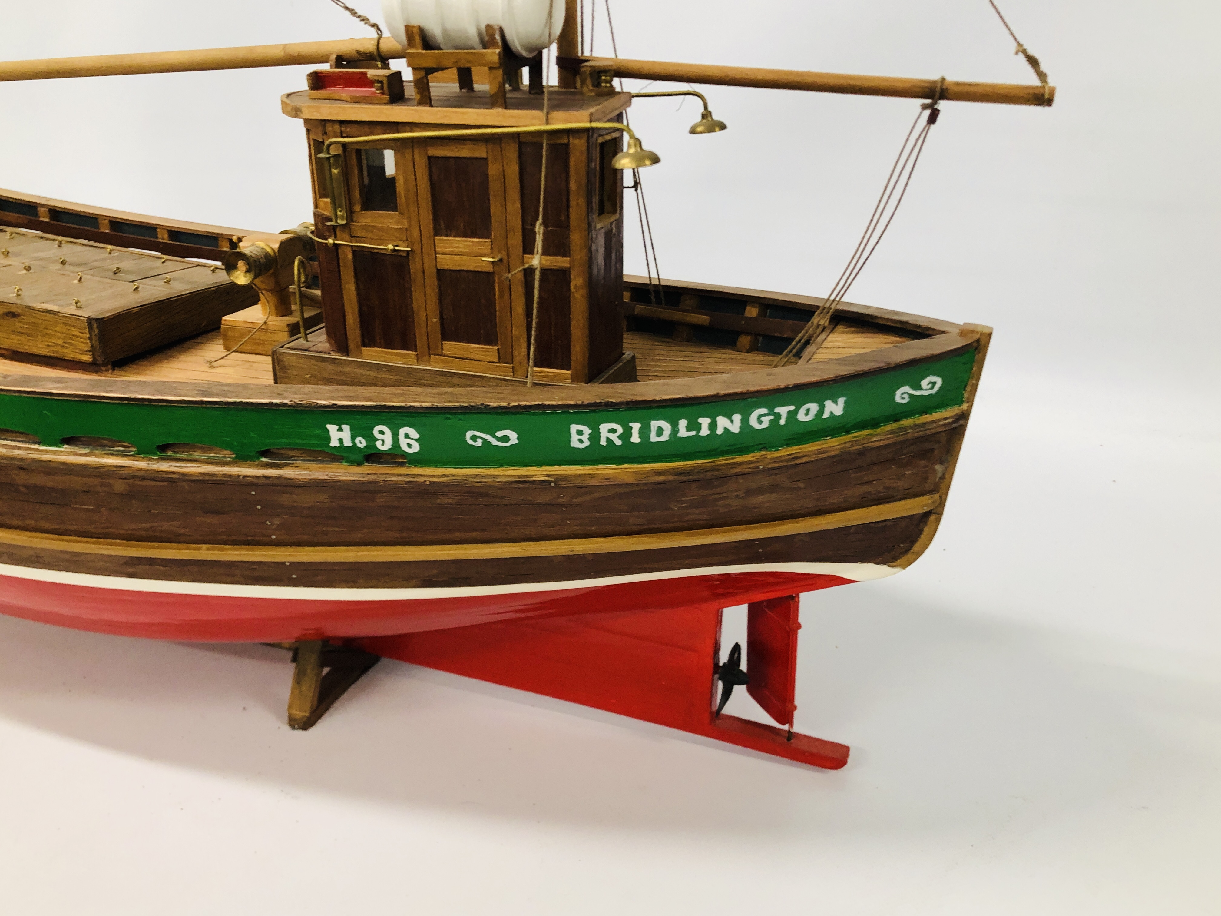 A VINTAGE HAND BUILT WOODEN MODEL OF A FISHING TRAWLER "EILEEN" NO. 96 LENGTH 85CM. HEIGHT 66CM. - Image 4 of 11