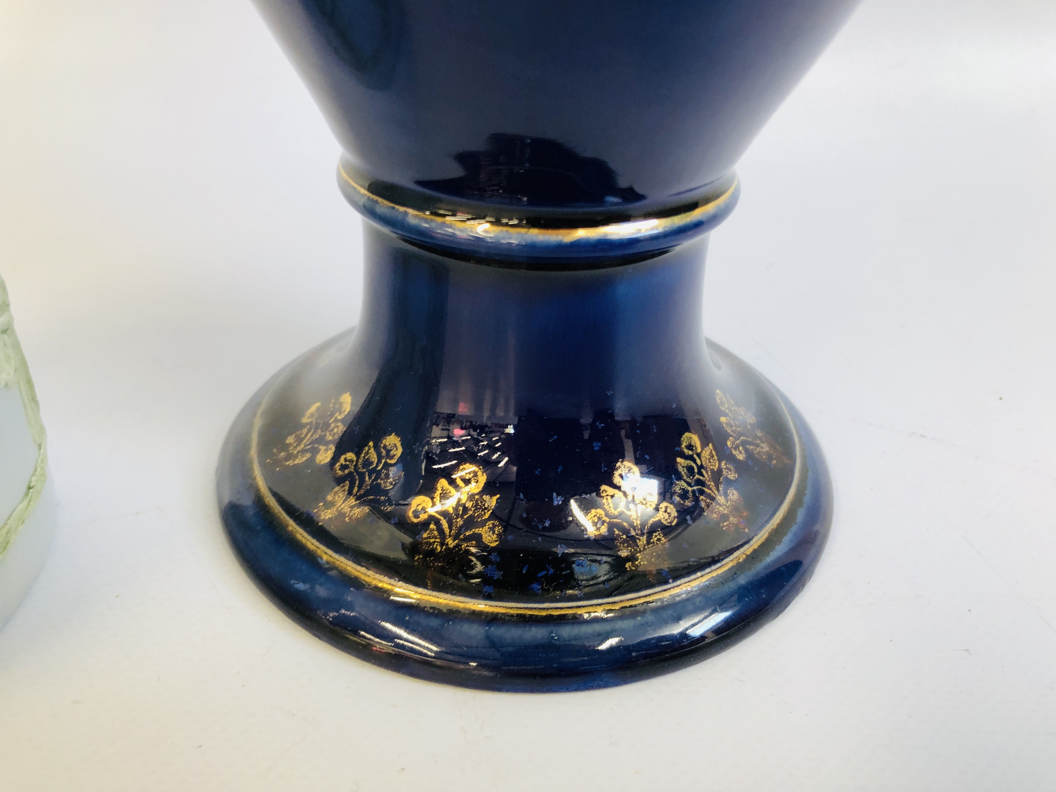 DOULTON LAMBETH VASE BEARING MAKERS NO. X 5561 RG + WEDGWOOD STYLE LIDDED JAR. - Image 2 of 14