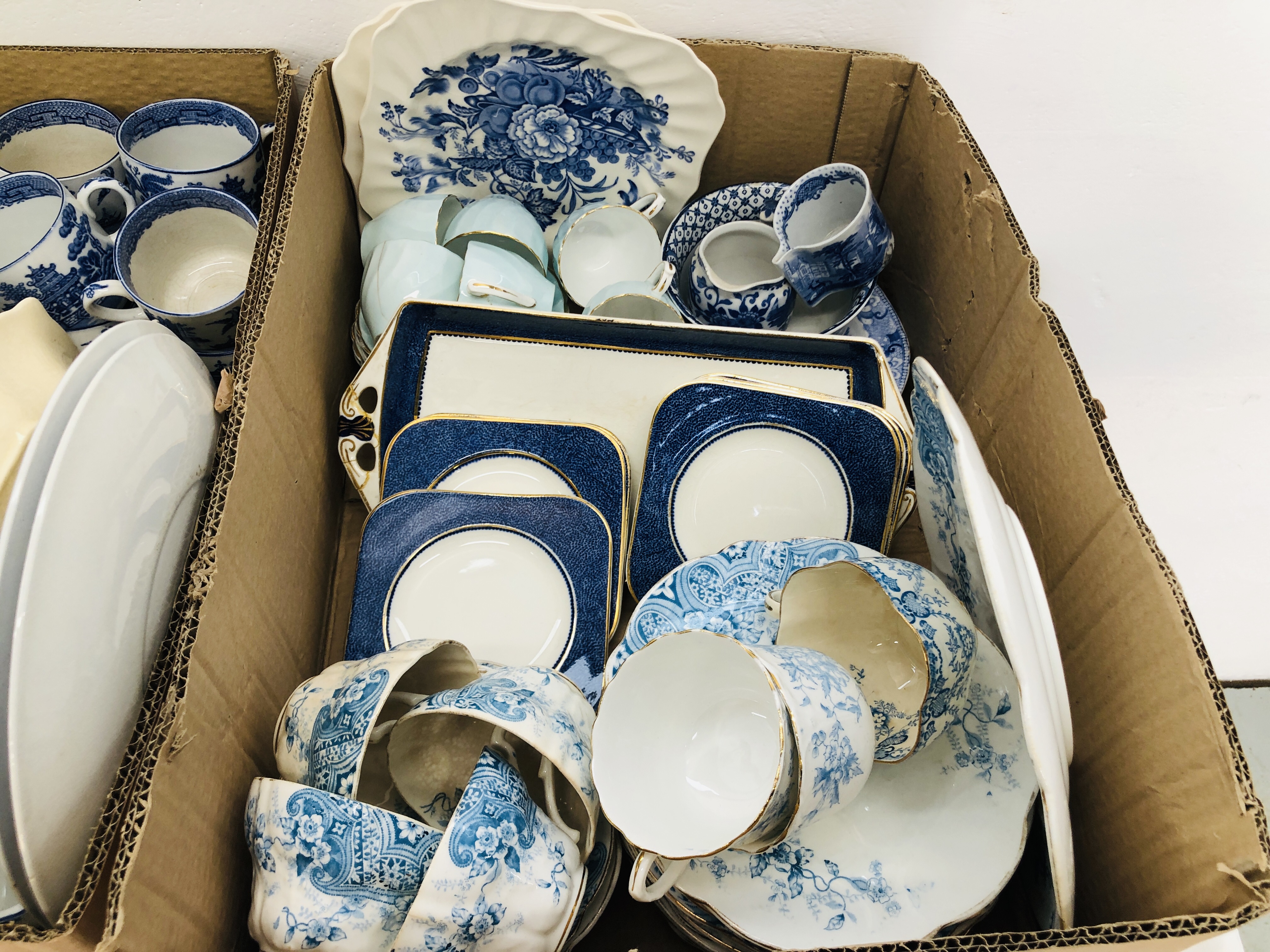 3 X BOXES OF ASSORTED VINTAGE CHINA TO INCLUDE BLUE AND WHITE WILLOW PATTERN, MASONS, - Image 10 of 16