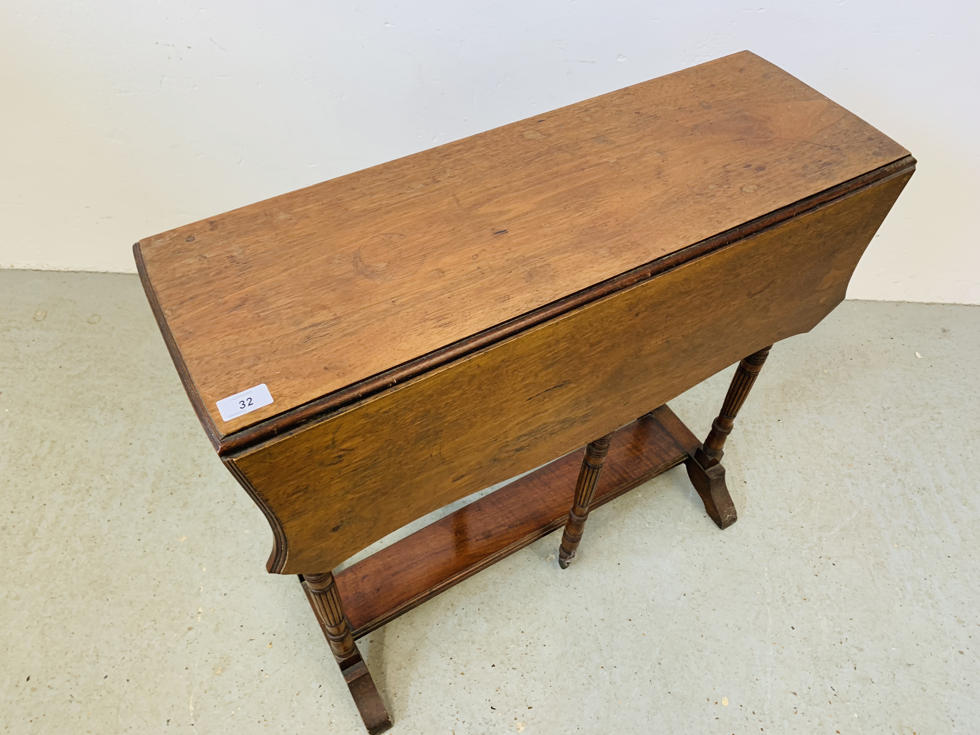 EDWARDIAN MAHOGANY GATELEG OCCASIONAL TABLE WITH SHAPED TOP AND DRAWERS TO END (EXTENDED 77CM & - Image 2 of 6