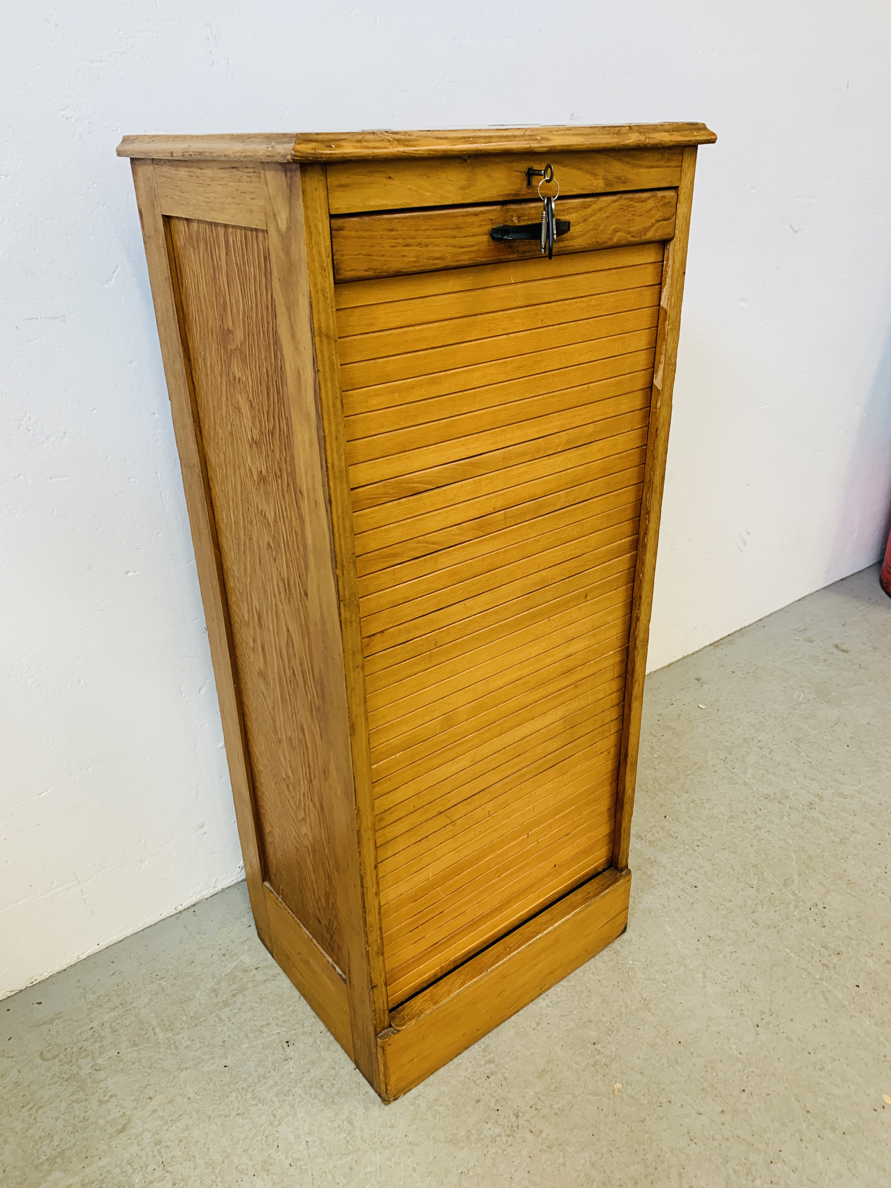 A VINTAGE HARDWOOD TAMBOUR FRONT MULTI DRAWER FILING CABINET W 48CM, D 36CM, H 111CM. - Image 4 of 13