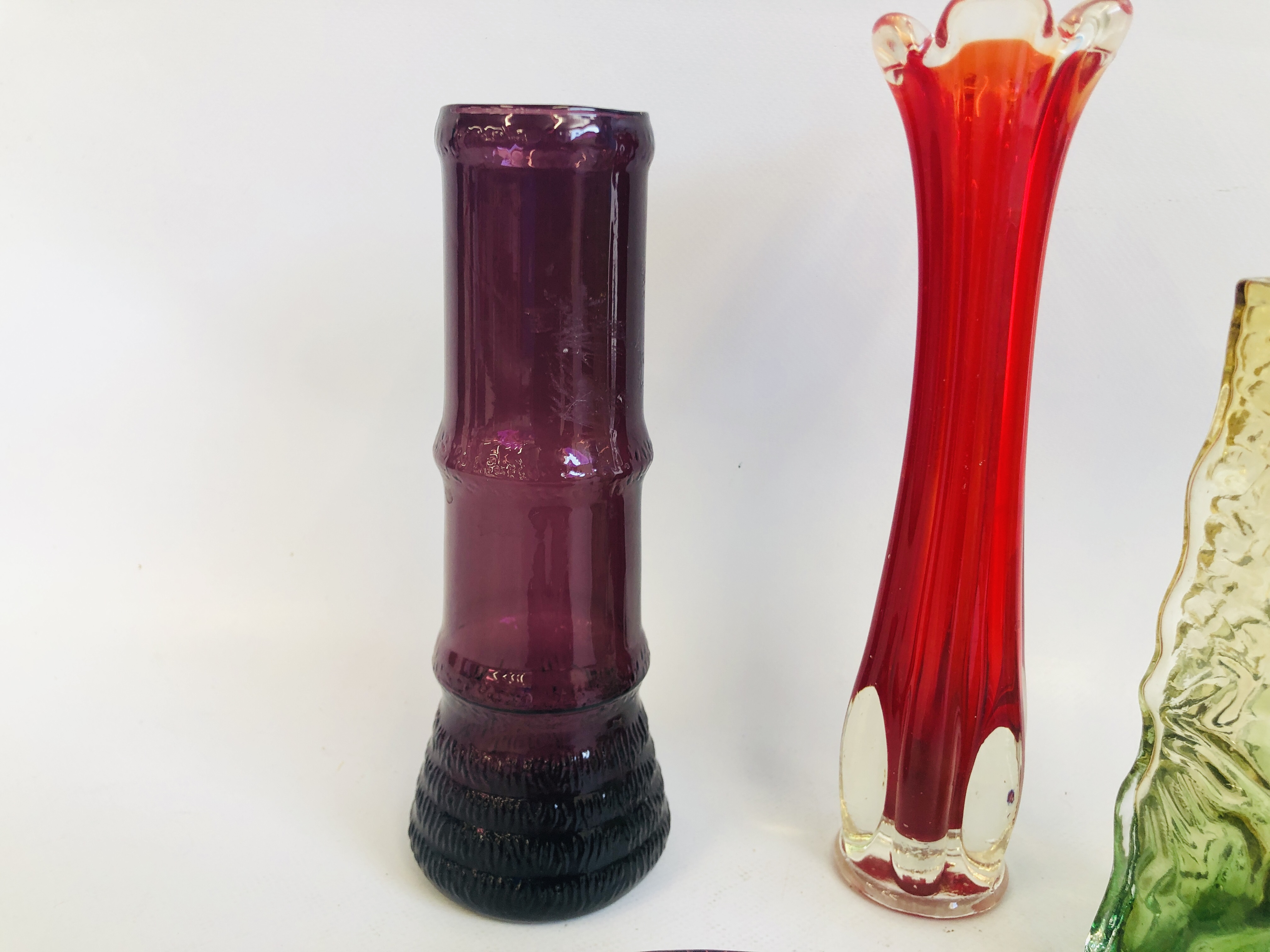 COLLECTION OF ART GLASS TO INCLUDE 3 TAGIMA STYLE VASES - Image 4 of 7