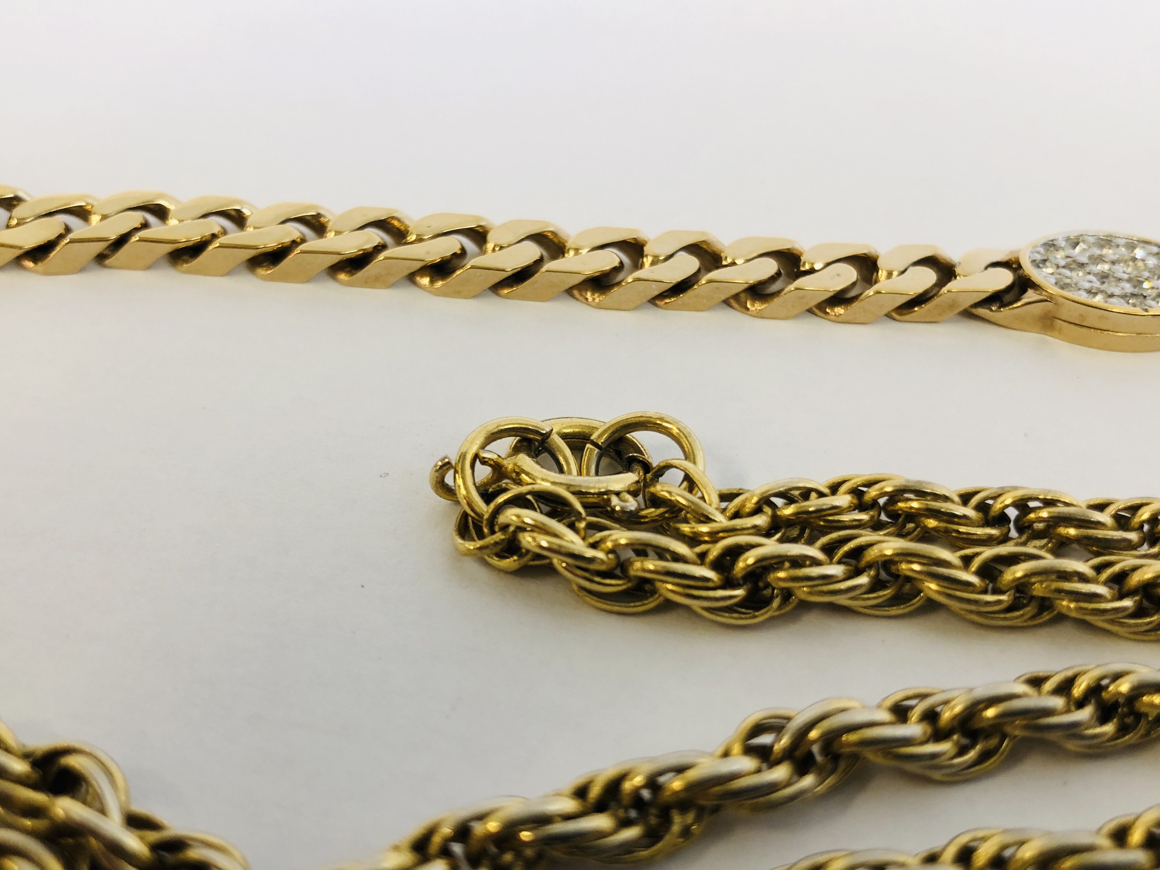 A GOLD TONE COSTUME BRACELET MARKED "PANETTA" ALONG WITH AN UNMARKED ROPE TWIST NECKLACE. - Image 4 of 13