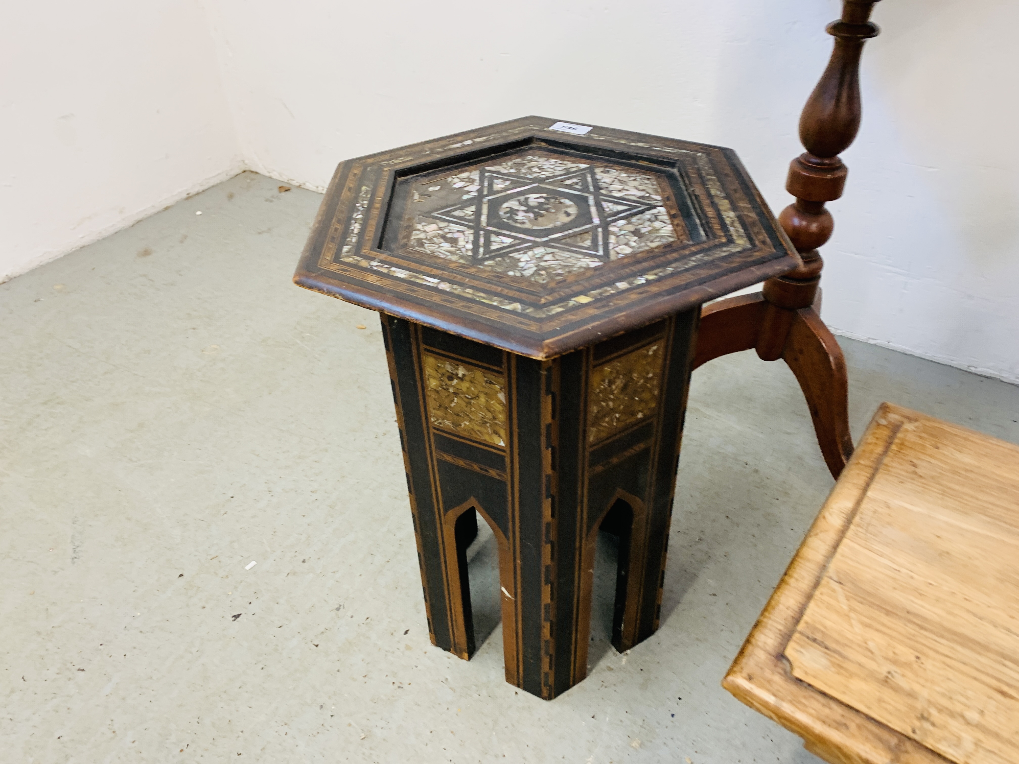 VICTORIAN MAHOGANY TILT TOP OCCASIONAL TABLE, VICTORIAN FOOTSTOOL WITH TAPESTRY CUSHION, - Image 4 of 8