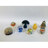 COLLECTION OF 8 ART GLASS PAPERWEIGHTS TO INCLUDE WEDGWOOD MUSHROOM, KERRY GLASS, ETC.