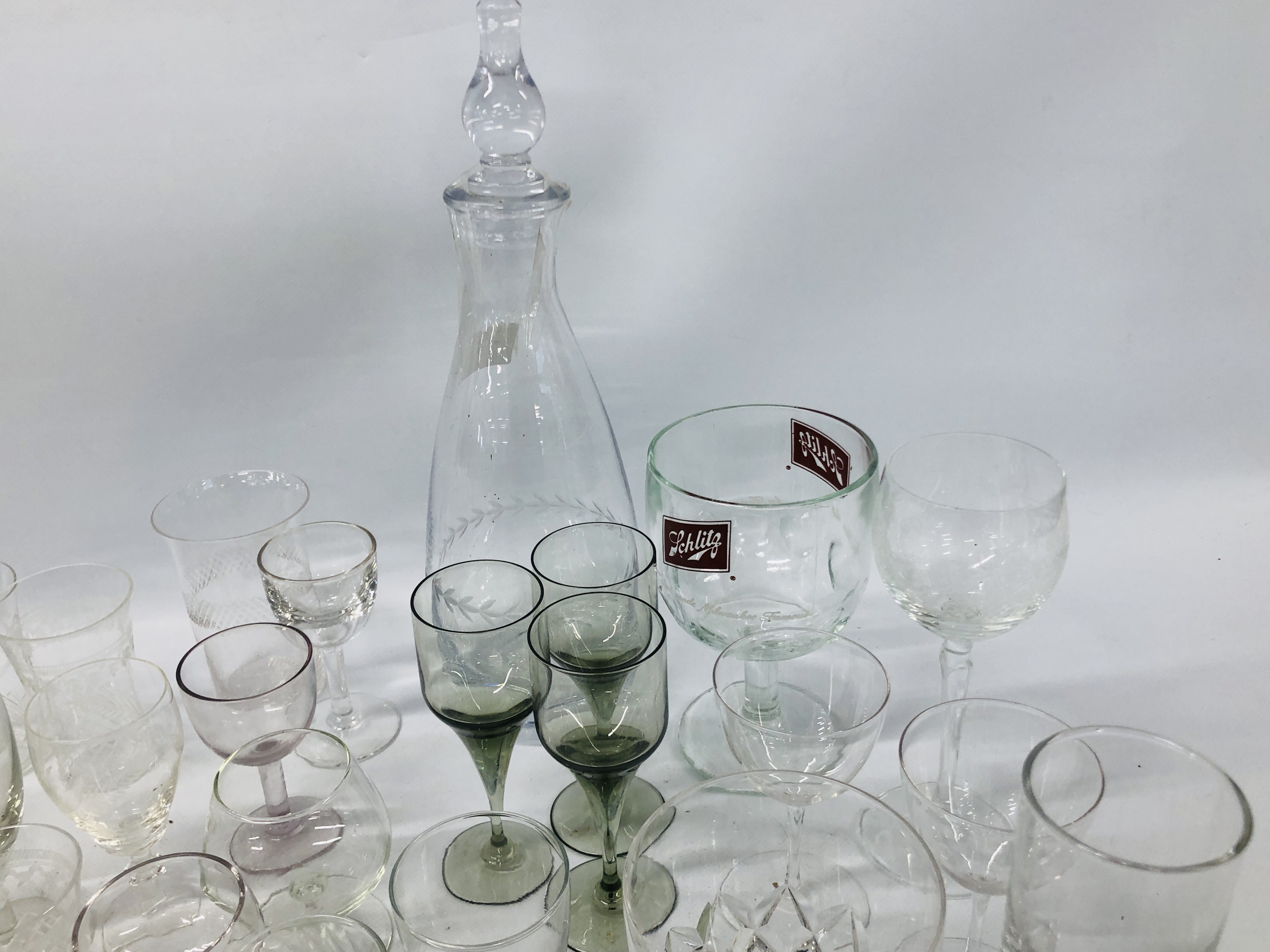 SELECTION OF GLASSWARE TO INCLUDE VINTAGE DRINKING GLASSES ETC ALONG WITH SELECTION OF AYNSLEY, - Image 16 of 32