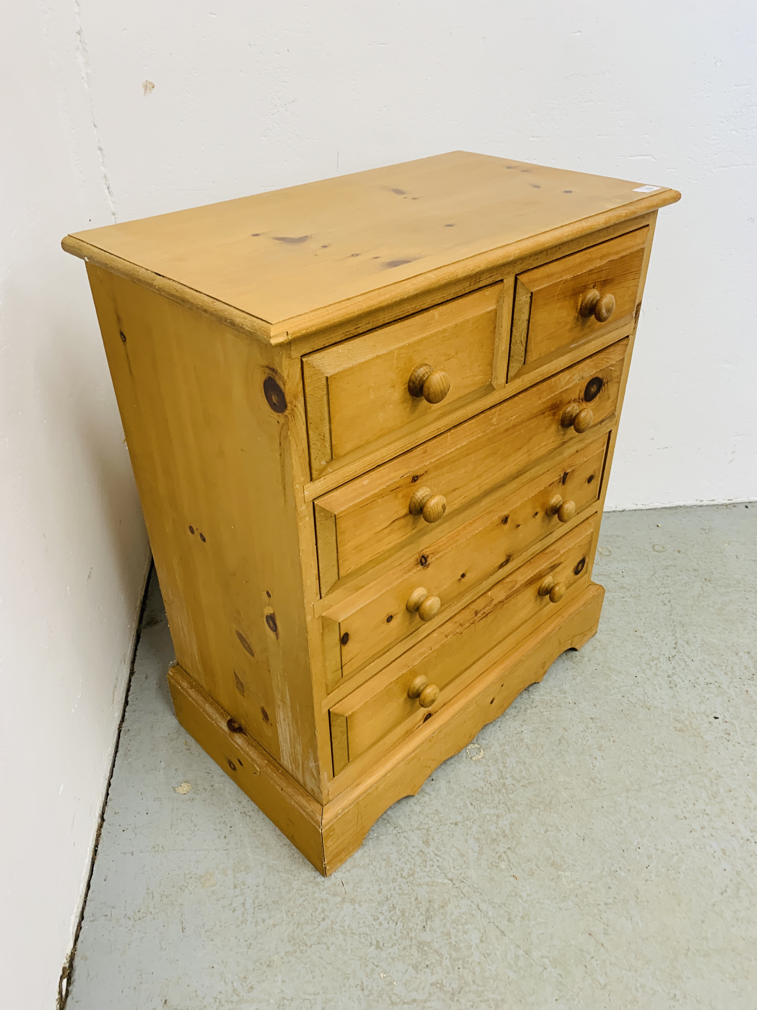 A SMALL SOLID PINE TWO OVER THREE DRAWER CHEST W 67CM, D 38CM, H 79CM. - Image 7 of 7