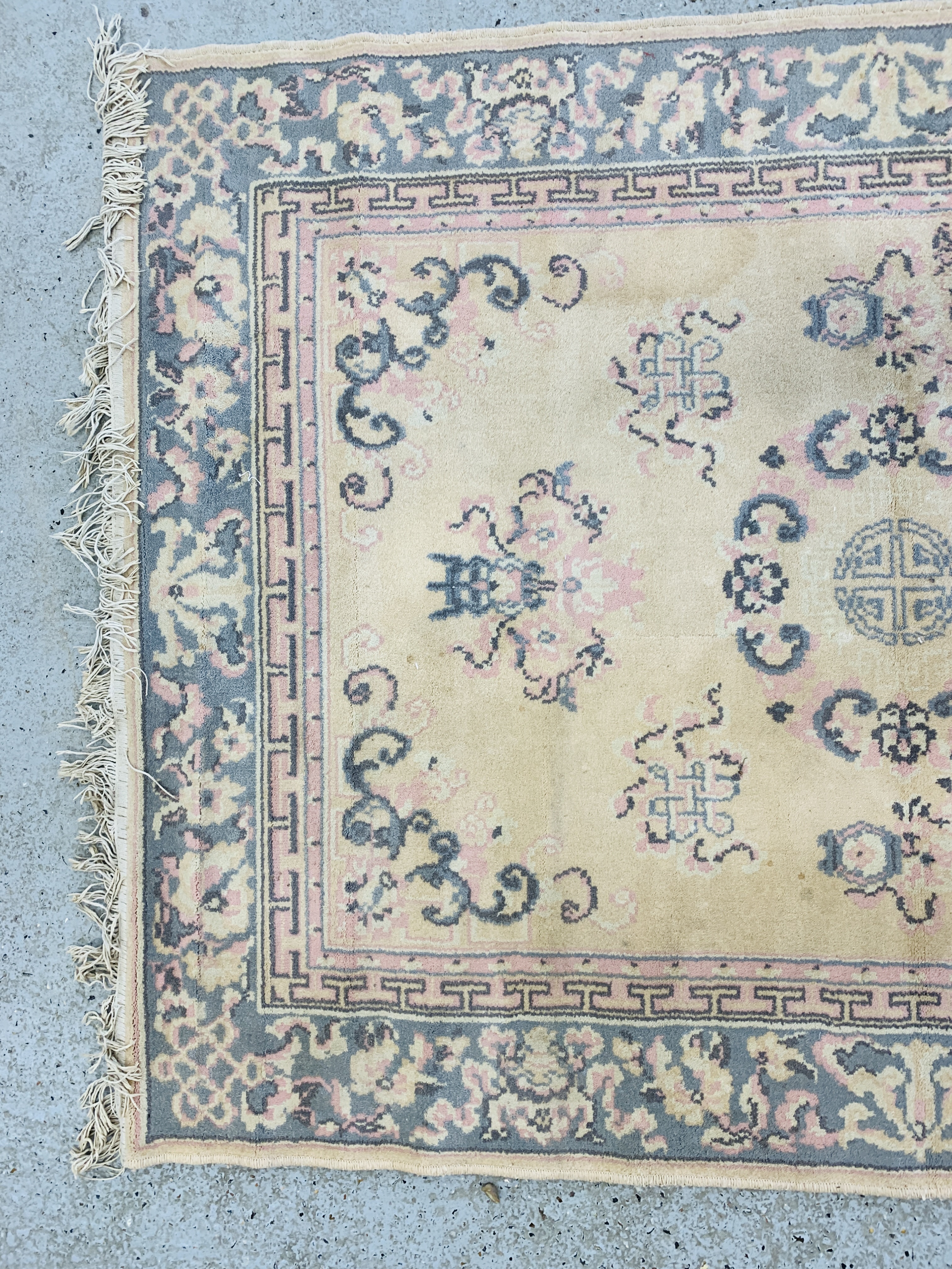 A CHINESE RUG BLUE / PINK PATTERNED ON BEIGE GROUND 1.7M X 1.25M. - Image 4 of 4