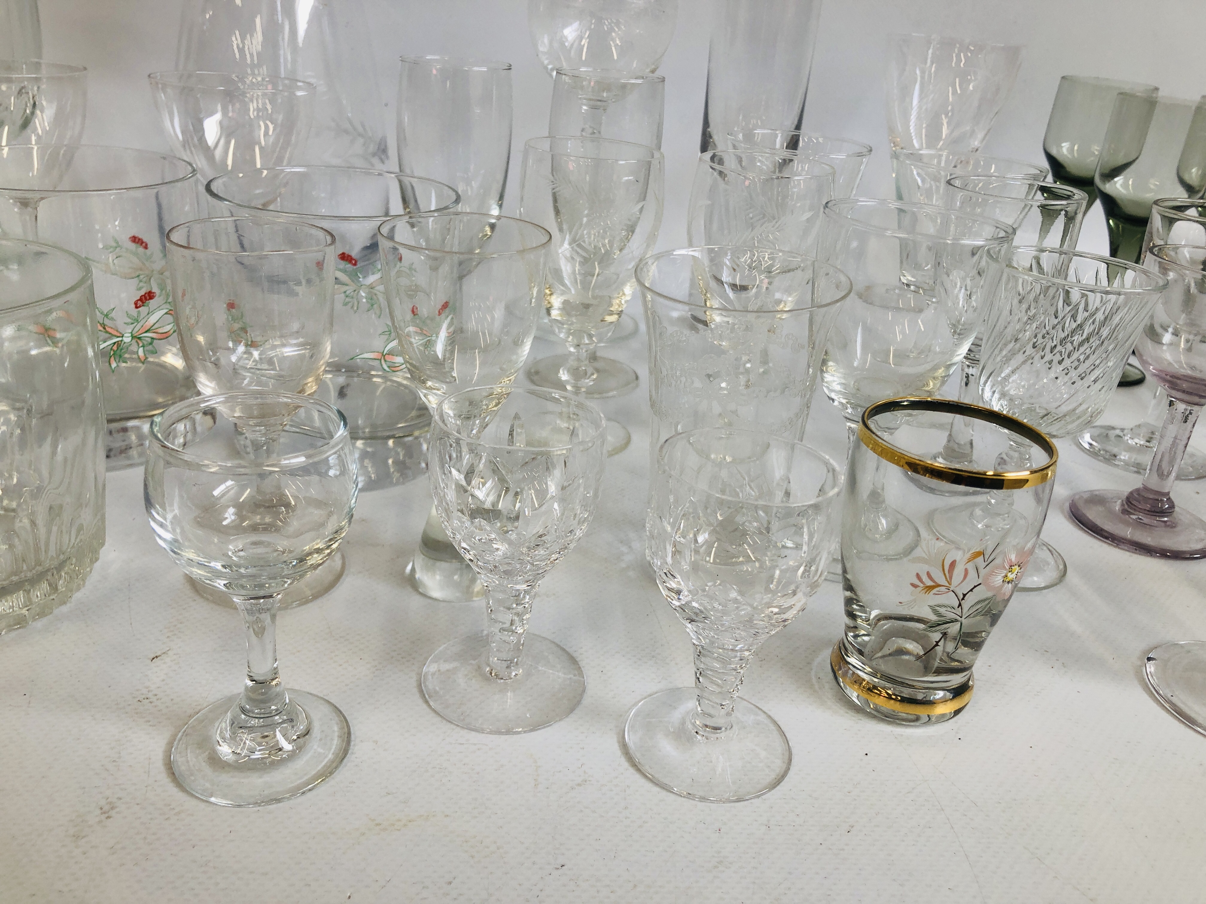 SELECTION OF GLASSWARE TO INCLUDE VINTAGE DRINKING GLASSES ETC ALONG WITH SELECTION OF AYNSLEY, - Image 7 of 32