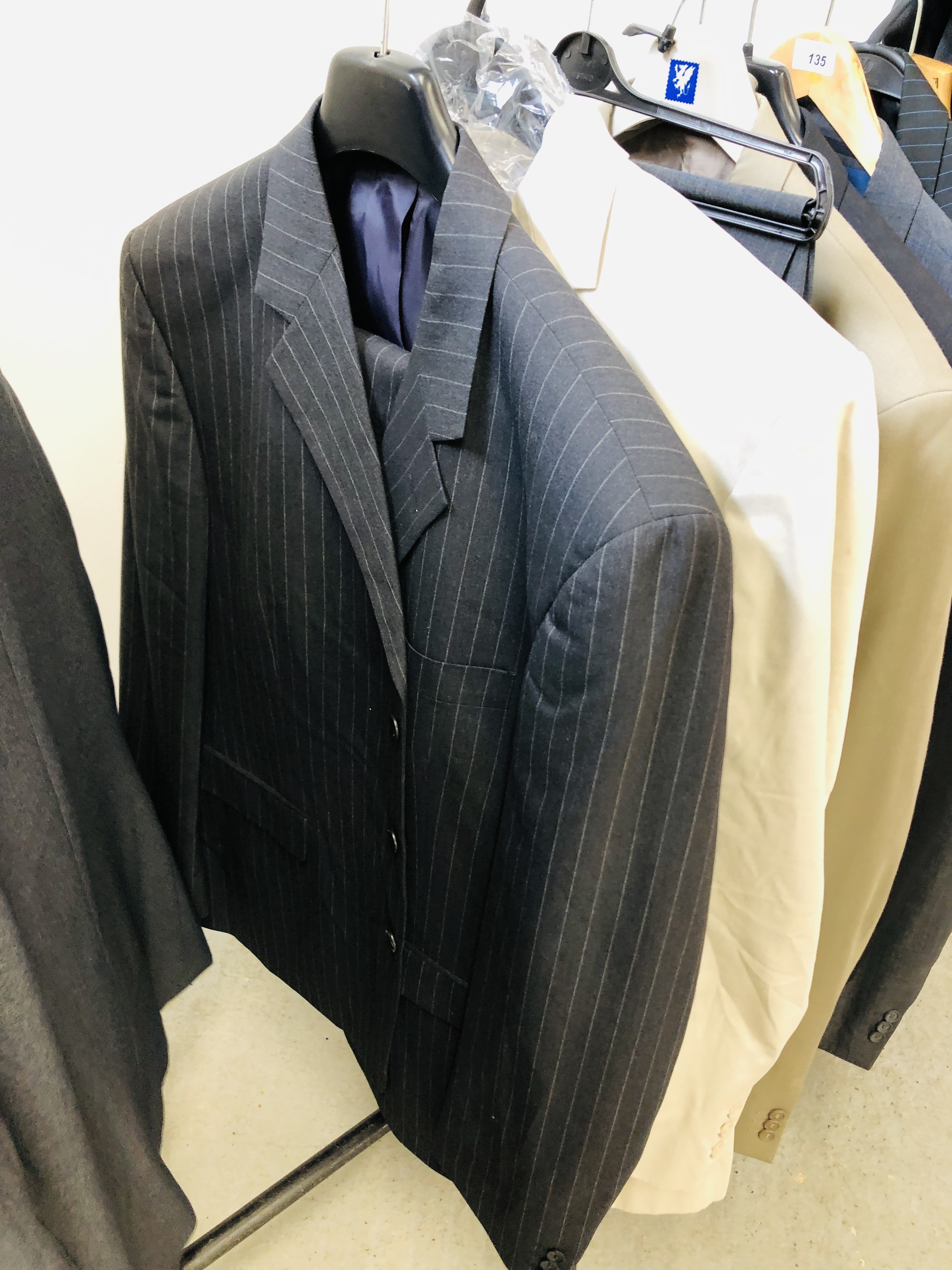 10 X ASSORTED MENS SUITS TO INCLUDE "GEORGE" AND "HENLEY AND KNIGHT", ETC. - Image 4 of 11