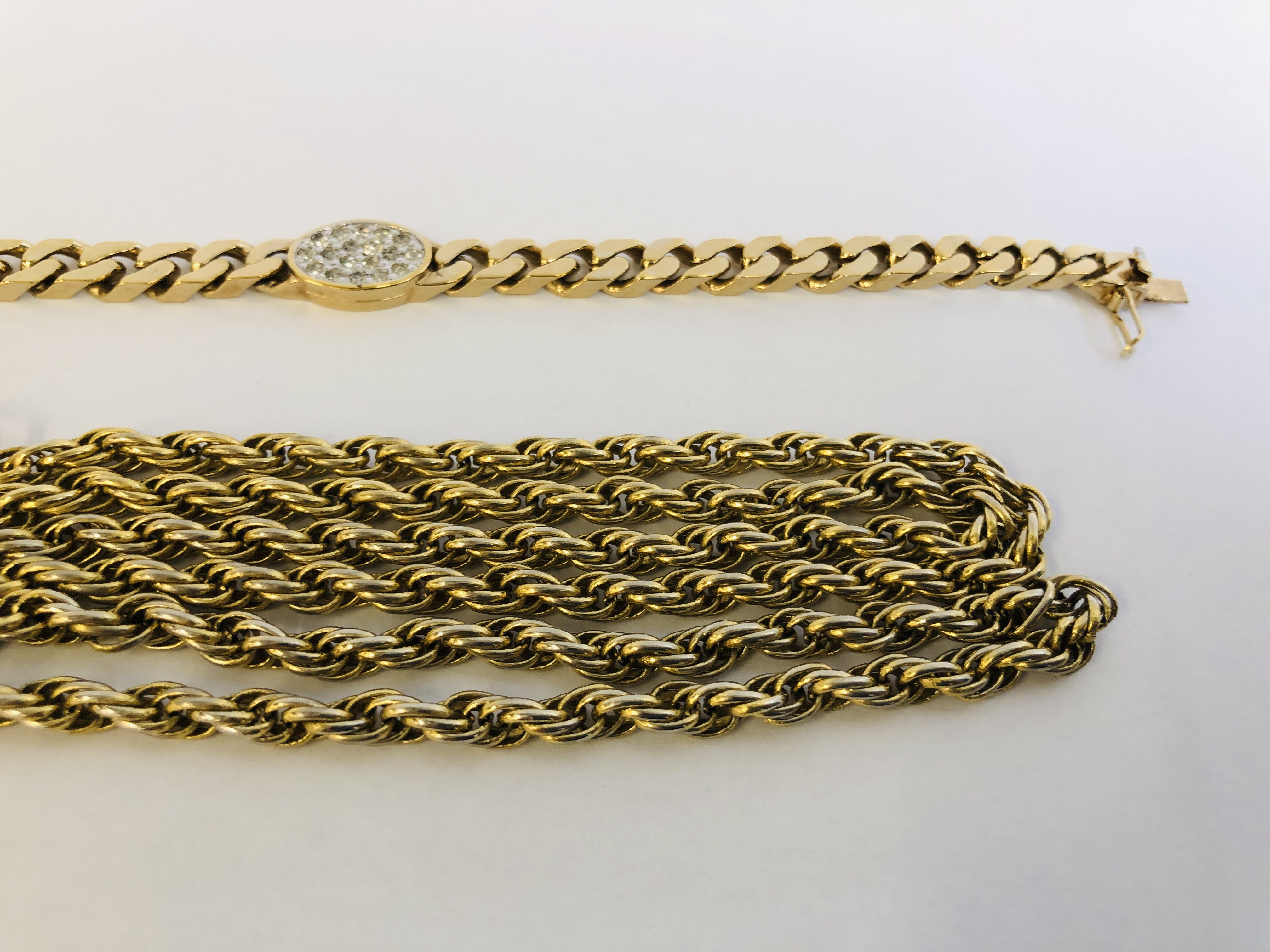 A GOLD TONE COSTUME BRACELET MARKED "PANETTA" ALONG WITH AN UNMARKED ROPE TWIST NECKLACE. - Image 3 of 13