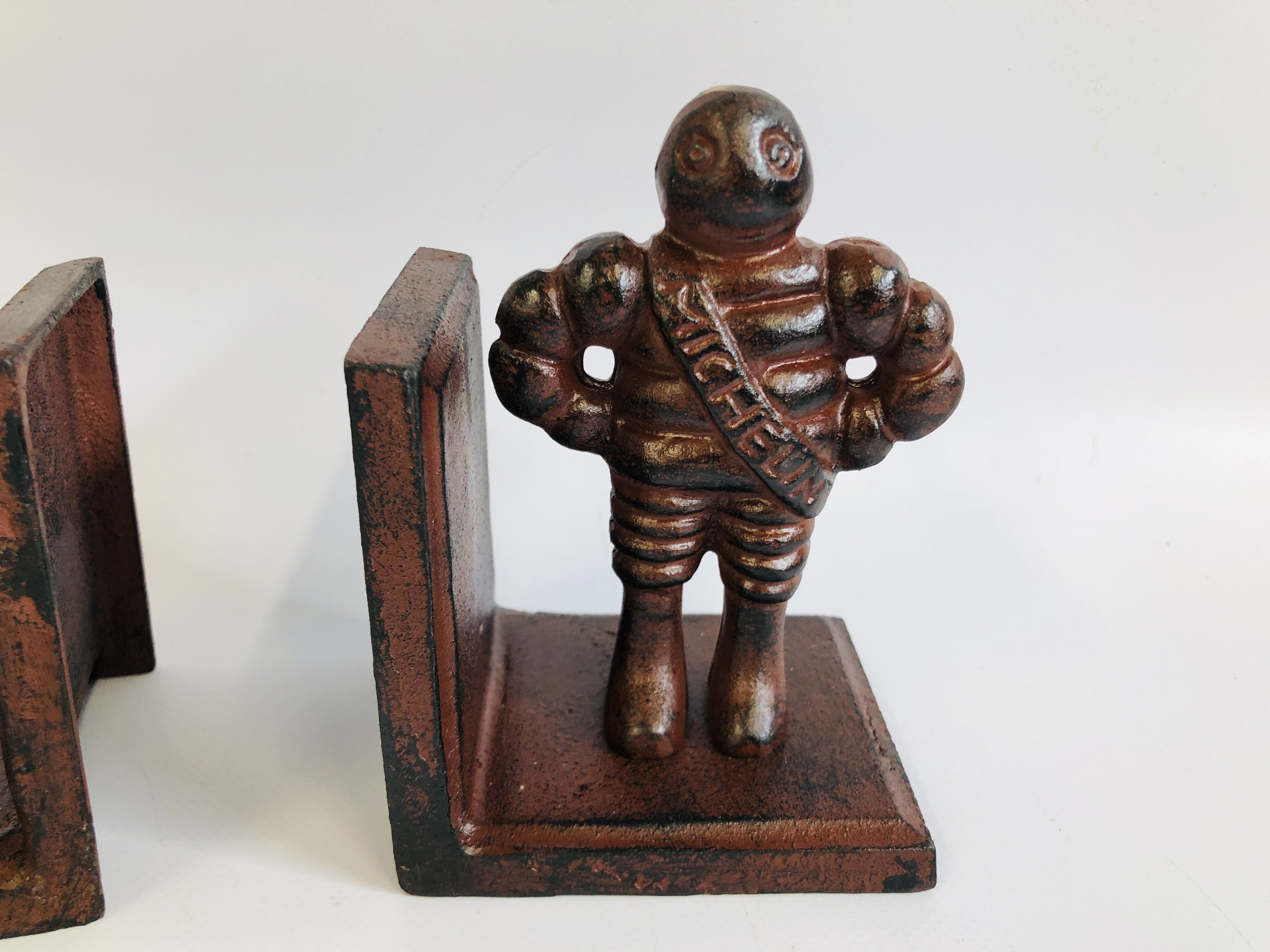 (R) MICHELIN BOOKENDS - BROWN - Image 2 of 2