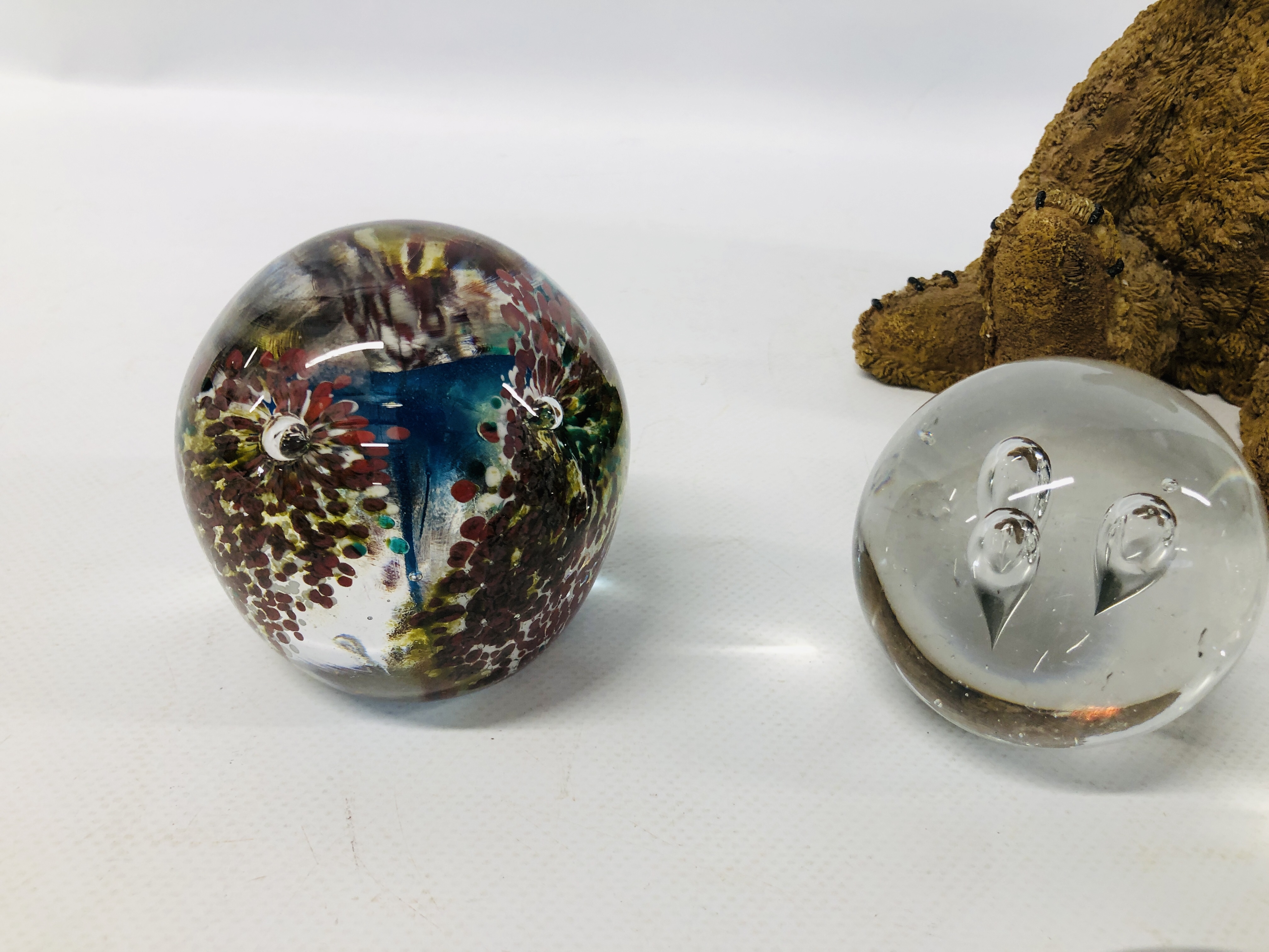 7 X ASSORTED ART GLASS PAPERWEIGHTS + PAST TIMES BEAR. - Image 3 of 5