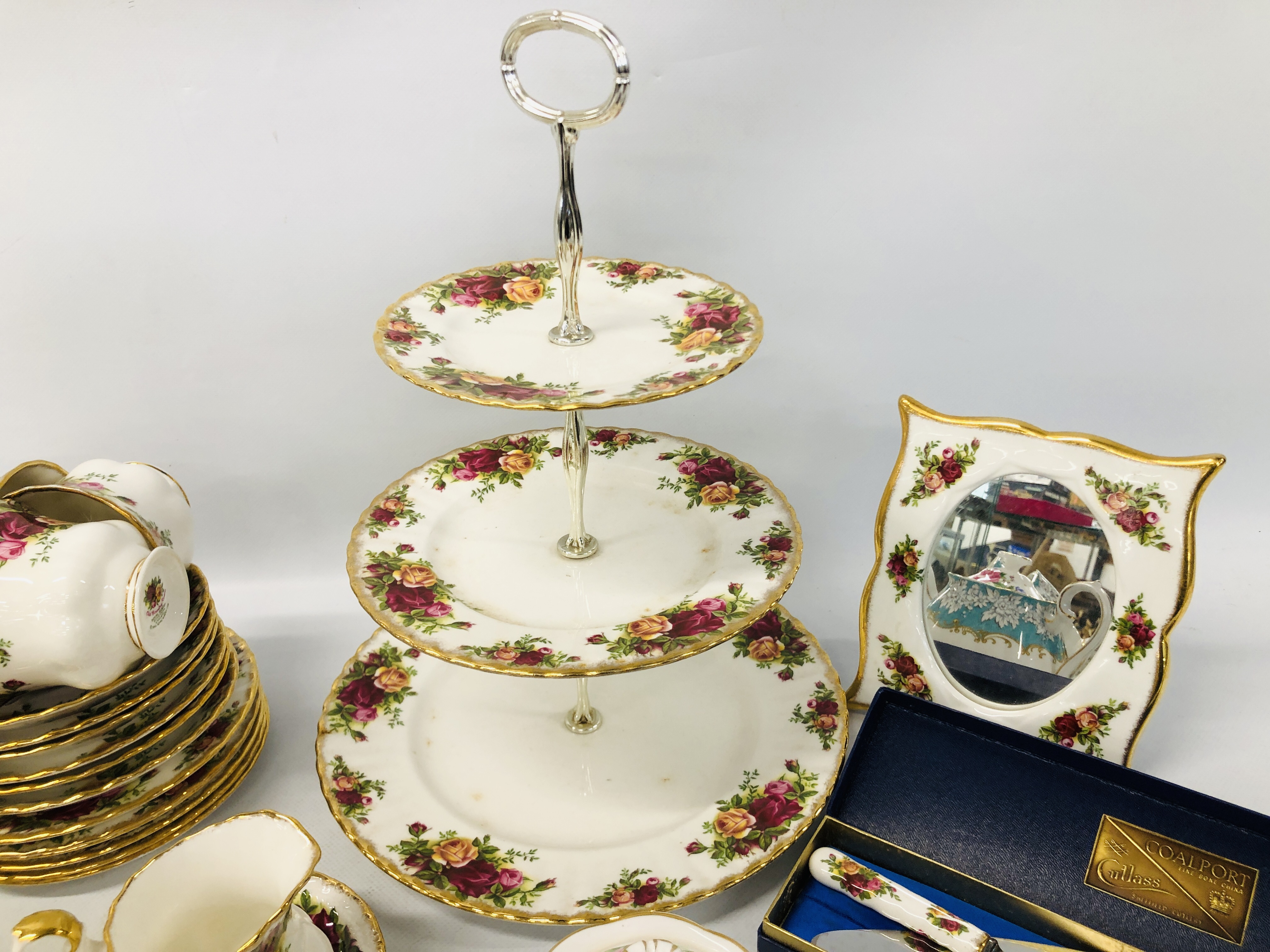 COLLECTION OF ROYAL ALBERT OLD COUNTRY ROSES 27 PIECES TO INCLUDE THREE TIER CAKE STAND, - Image 9 of 10
