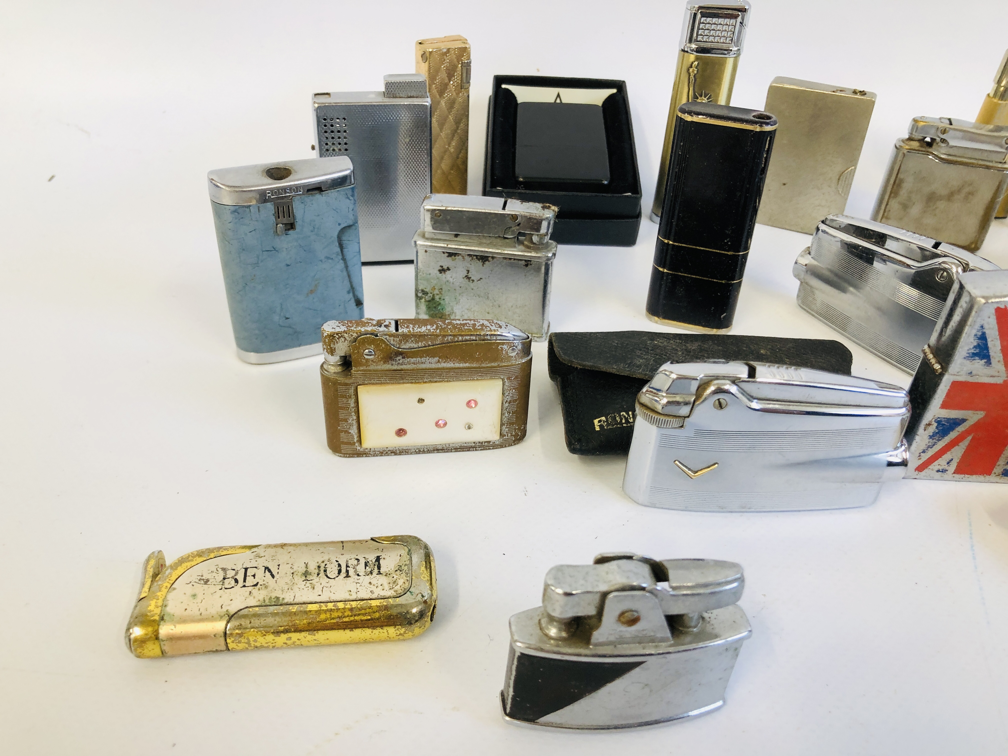 COLLECTION OF ASSORTED LIGHTERS TO INCLUDE MANY VINTAGE RONSON, ETC. - Image 2 of 5