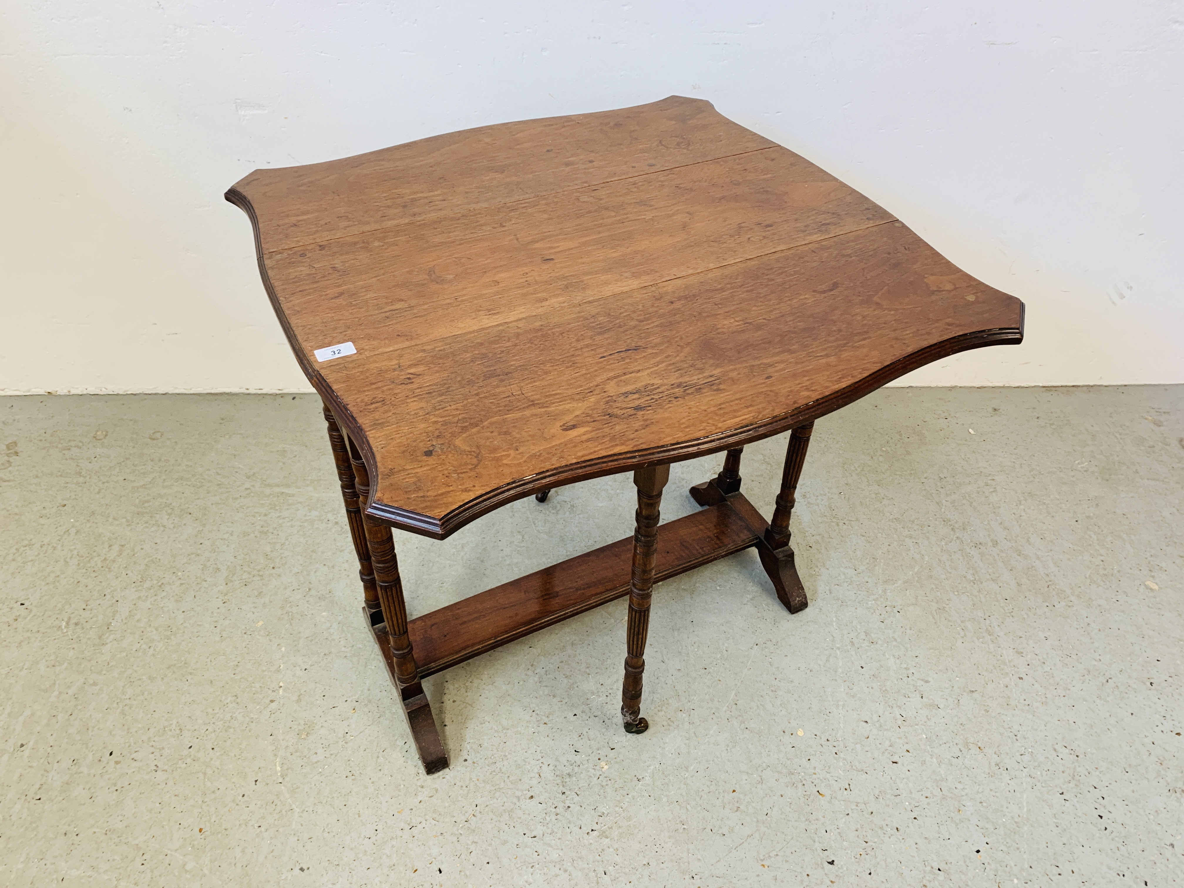 EDWARDIAN MAHOGANY GATELEG OCCASIONAL TABLE WITH SHAPED TOP AND DRAWERS TO END (EXTENDED 77CM & - Image 5 of 6