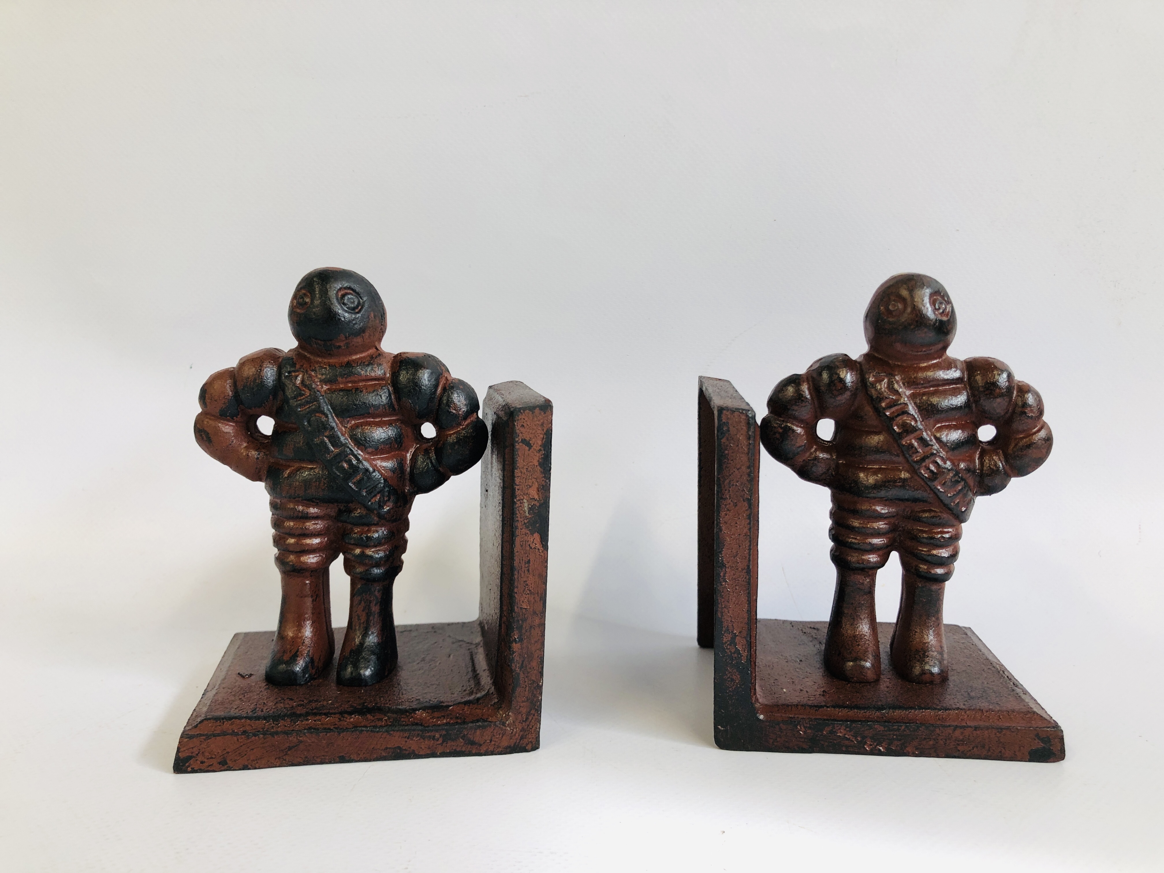 (R) MICHELIN BOOKENDS - BROWN