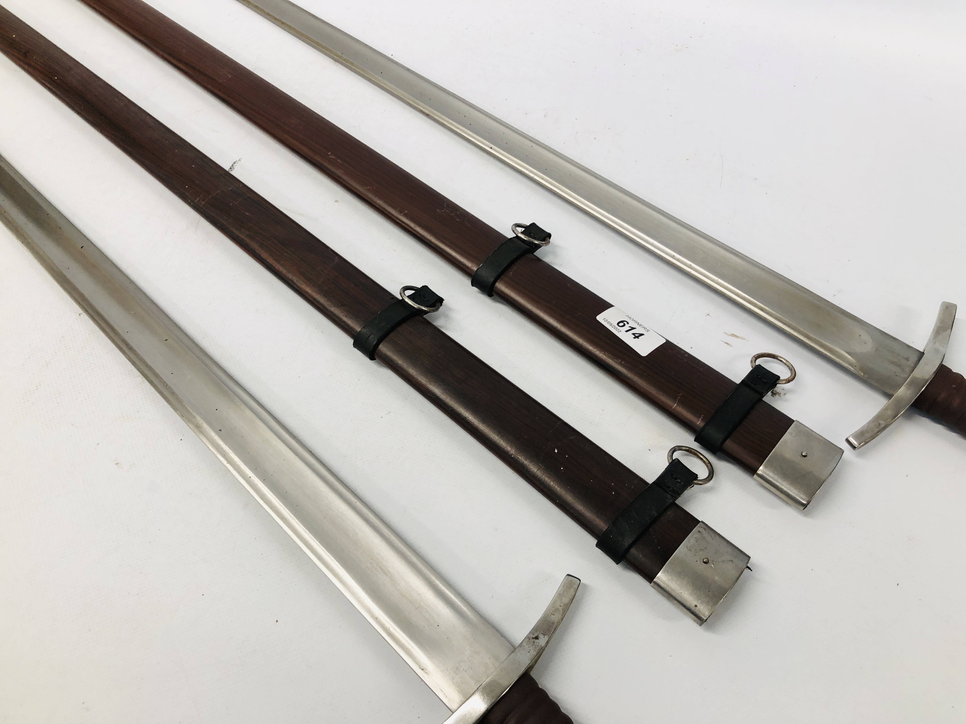 TWO REPLICA DISPLAY SWORDS IN SHEATHS - NO POSTAGE, COLLECTION ONLY - MUST BE 18 YEARS OF AGE. - Image 4 of 7