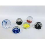 COLLECTION OF 6 ART GLASS PAPERWEIGHTS TO INCLUDE JERPOINT, ETC.