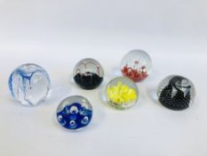 COLLECTION OF 6 ART GLASS PAPERWEIGHTS TO INCLUDE JERPOINT, ETC.
