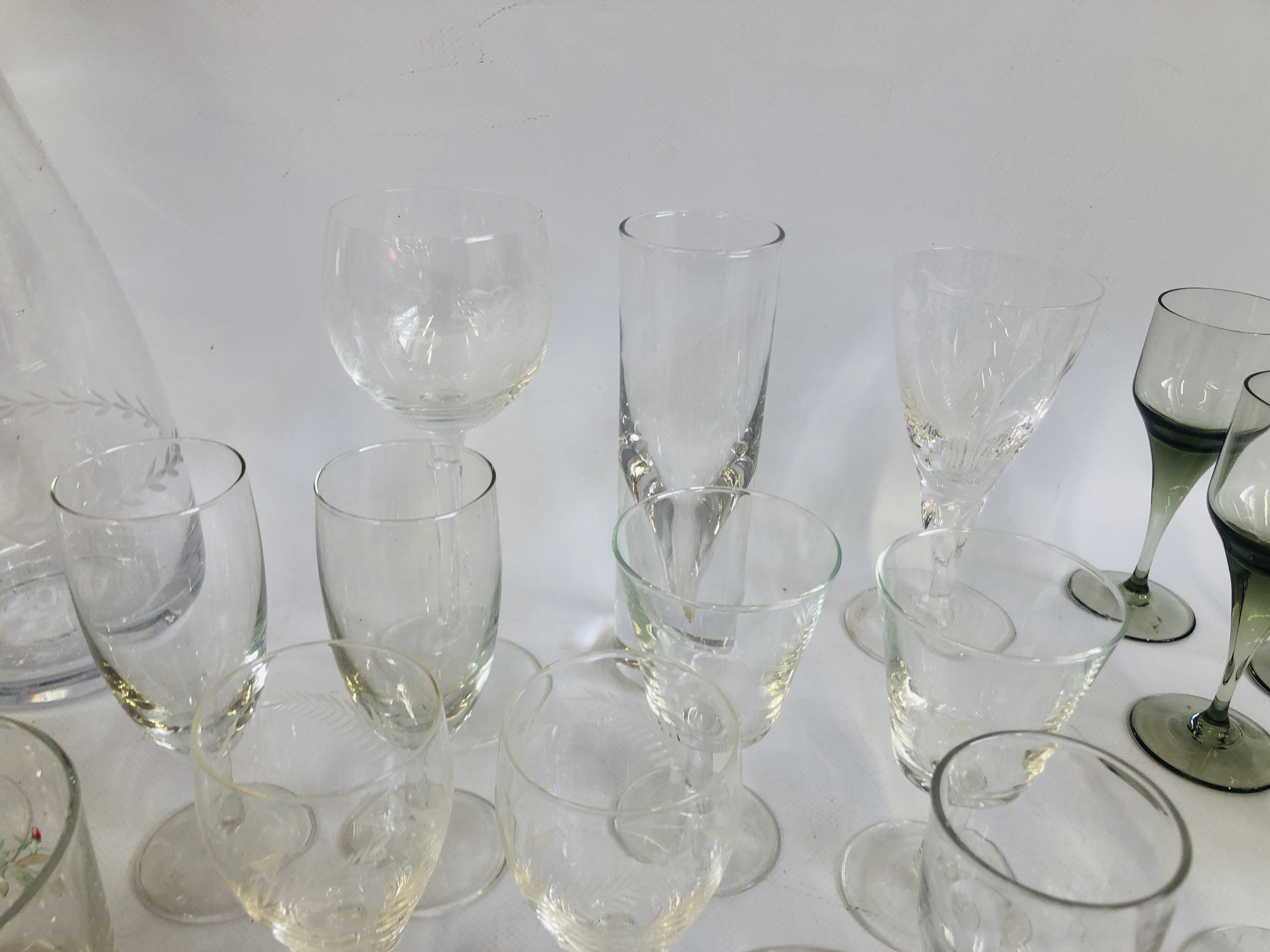 SELECTION OF GLASSWARE TO INCLUDE VINTAGE DRINKING GLASSES ETC ALONG WITH SELECTION OF AYNSLEY, - Image 5 of 32