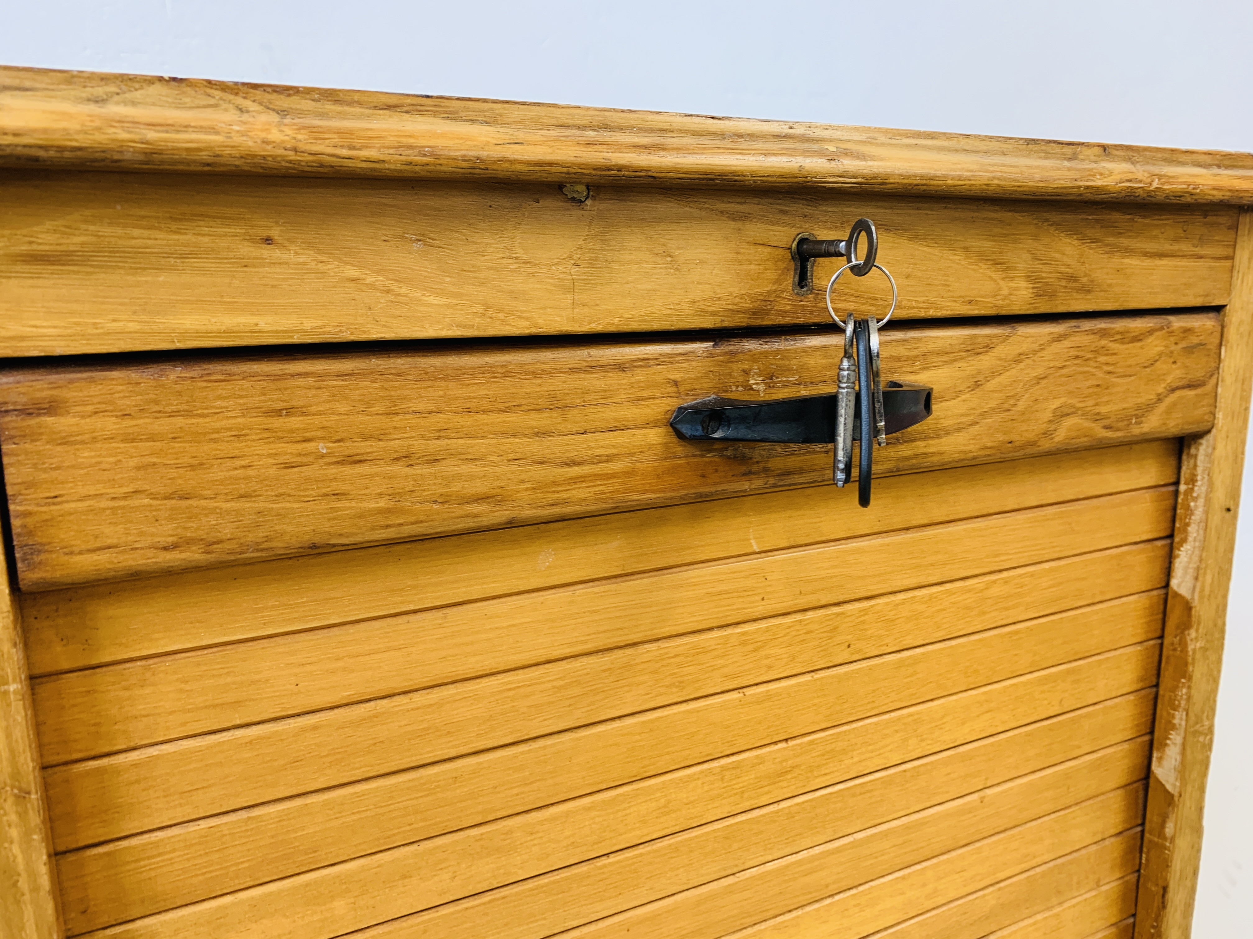 A VINTAGE HARDWOOD TAMBOUR FRONT MULTI DRAWER FILING CABINET W 48CM, D 36CM, H 111CM. - Image 7 of 13