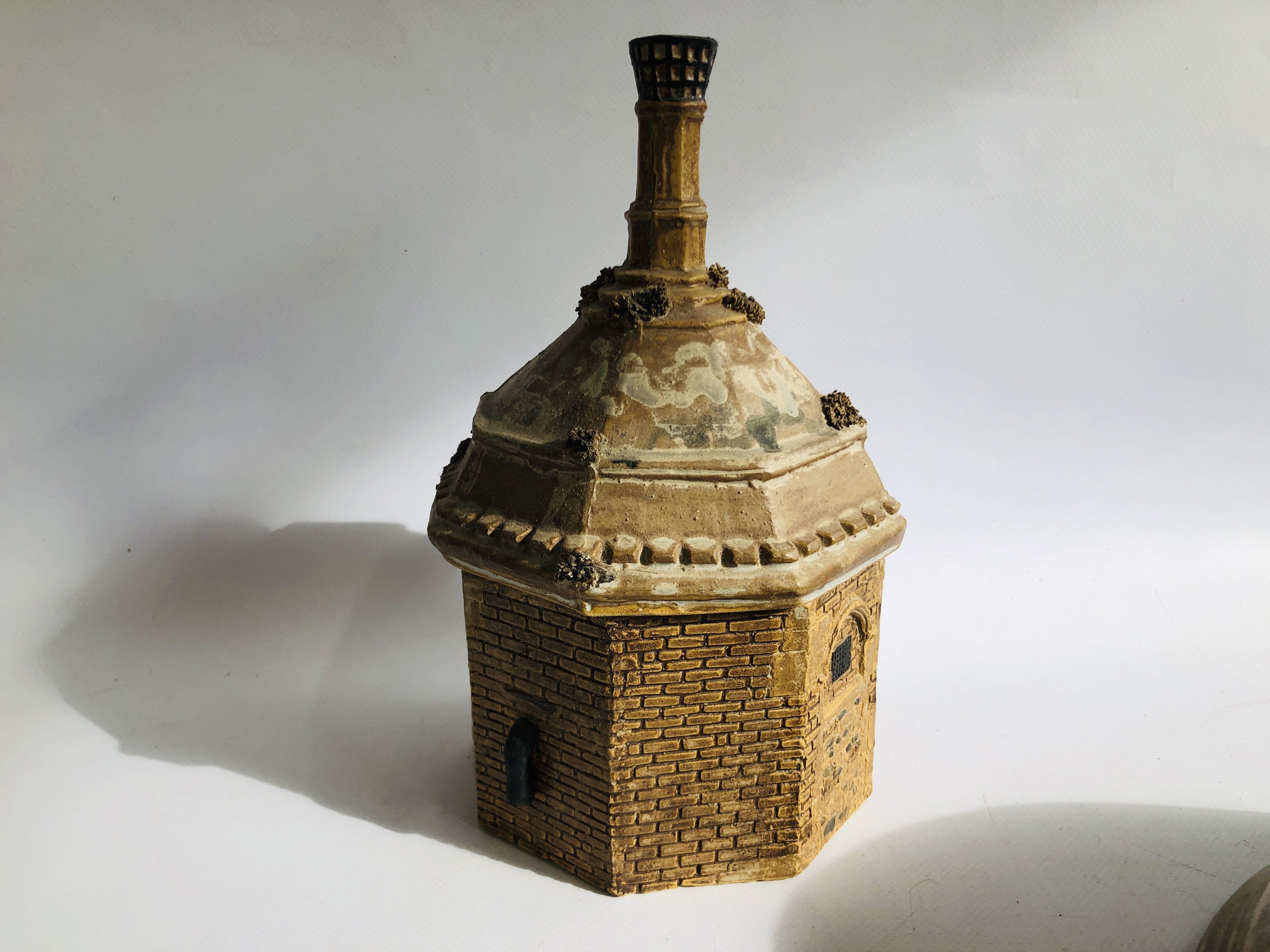 A STUDIO POTTERY LIDDED STORAGE JAR OF THE PRISON WALSINGHAM INITIALED RC AND A LARGE STUDIO - Image 8 of 9