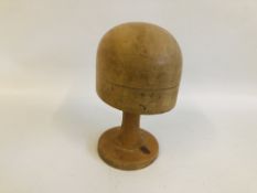 VINTAGE HARDWOOD MILLINERY HAT BLOCK/FORM