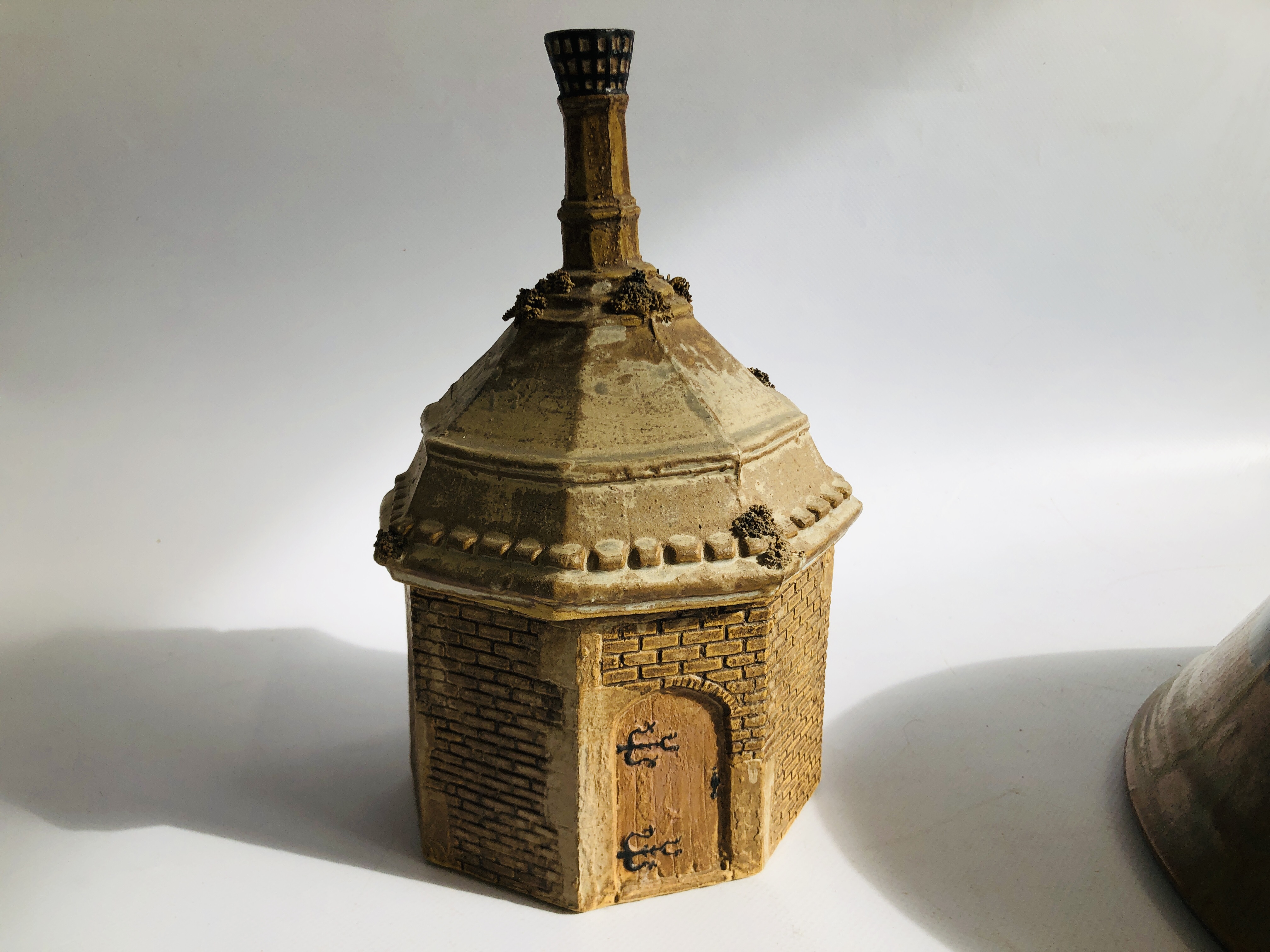 A STUDIO POTTERY LIDDED STORAGE JAR OF THE PRISON WALSINGHAM INITIALED RC AND A LARGE STUDIO - Image 6 of 9