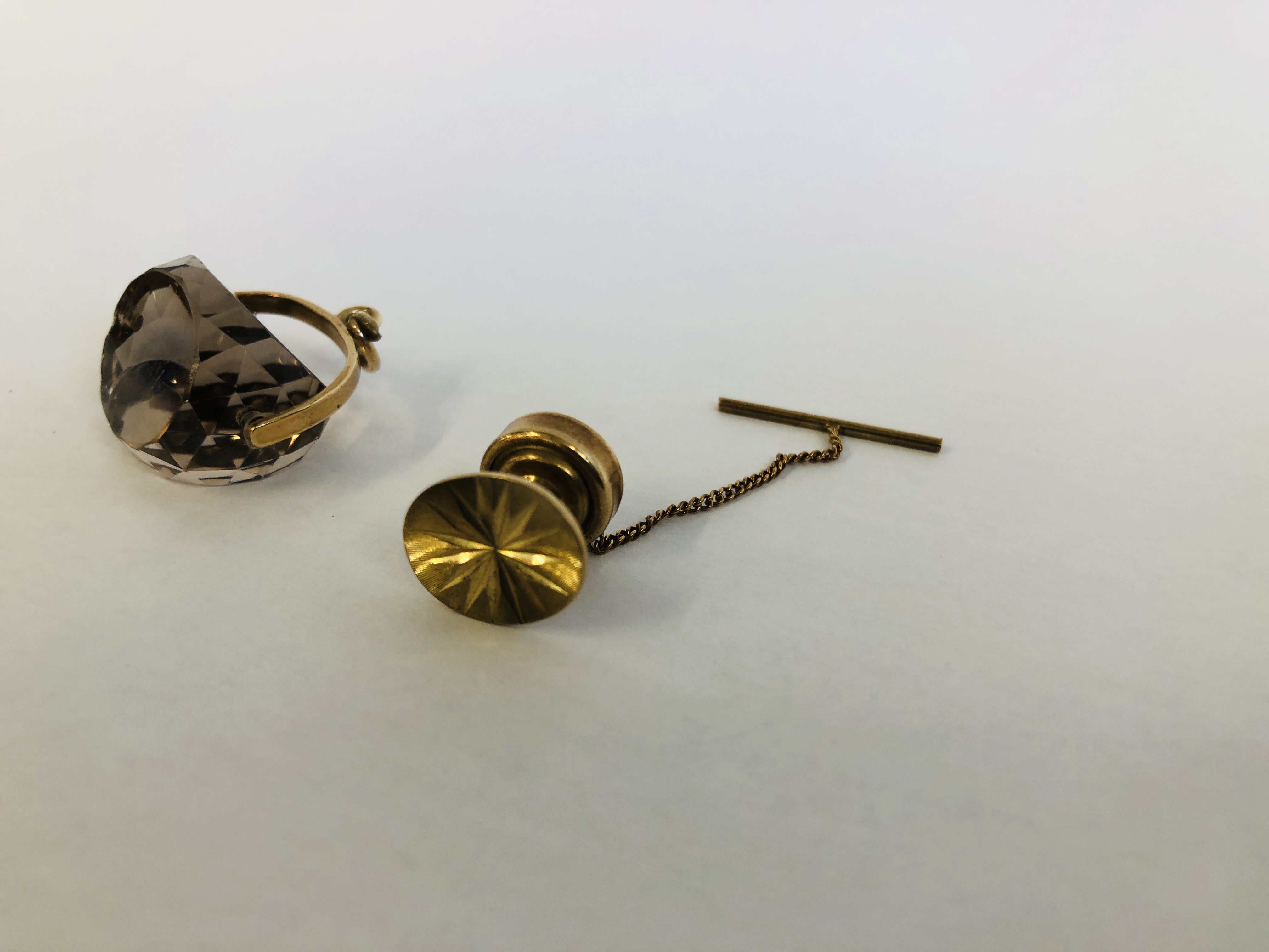 A 9CT GOLD STUD TIE PIN, A YELLOW METAL SMOKY QUARTZ FOB (SUSPENSION LOOP A/F). - Image 3 of 7