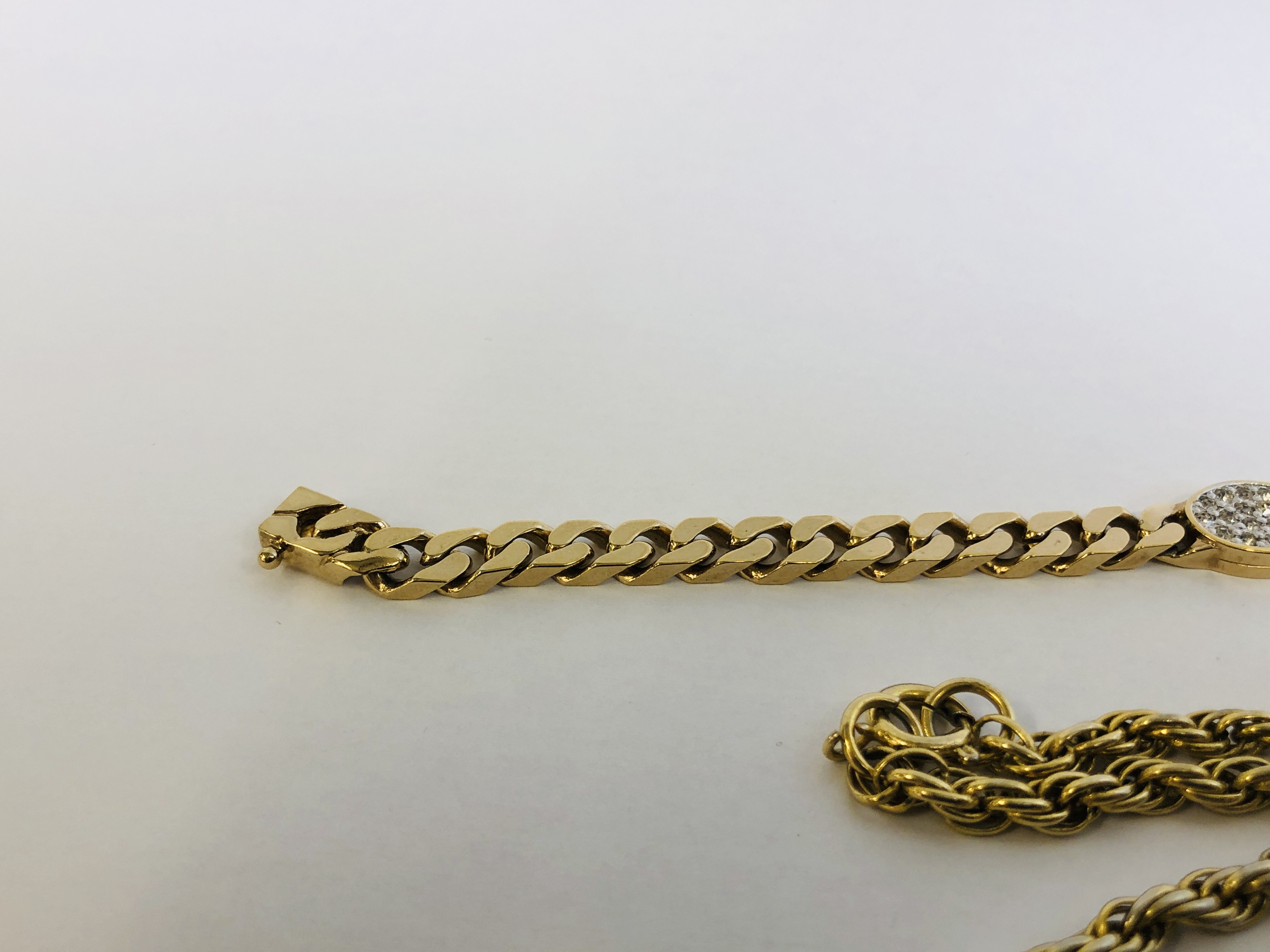 A GOLD TONE COSTUME BRACELET MARKED "PANETTA" ALONG WITH AN UNMARKED ROPE TWIST NECKLACE. - Image 5 of 13