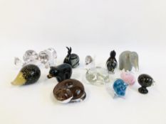 COLLECTION OF 13 ART GLASS ANIMALS AND BIRDS TO INCLUDE FASSHEIM PENGUIN HOKITIKA GLASS BIRD