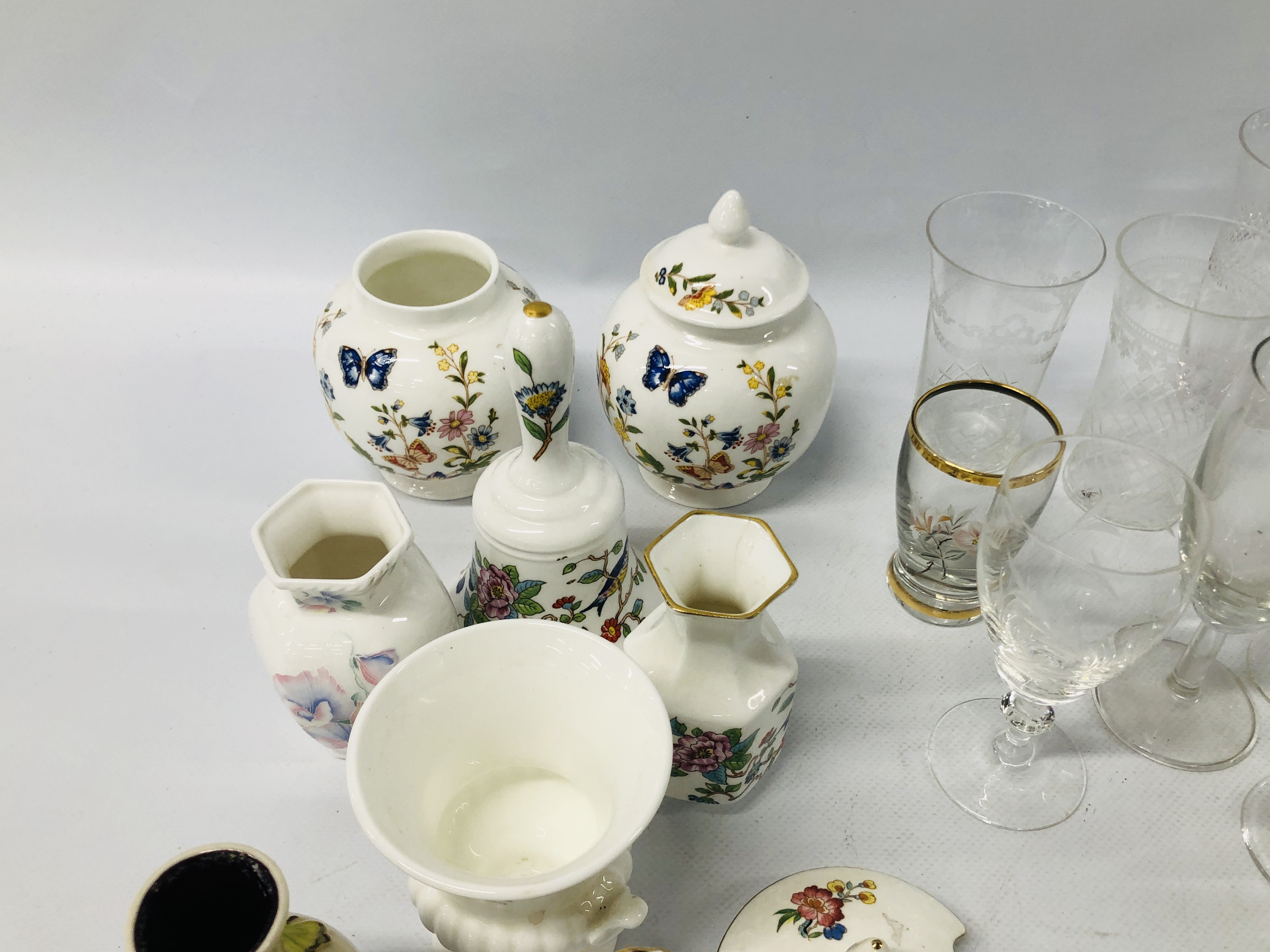 SELECTION OF GLASSWARE TO INCLUDE VINTAGE DRINKING GLASSES ETC ALONG WITH SELECTION OF AYNSLEY, - Image 14 of 32