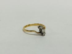 18CT GOLD 3 STONE DIAMOND RING.