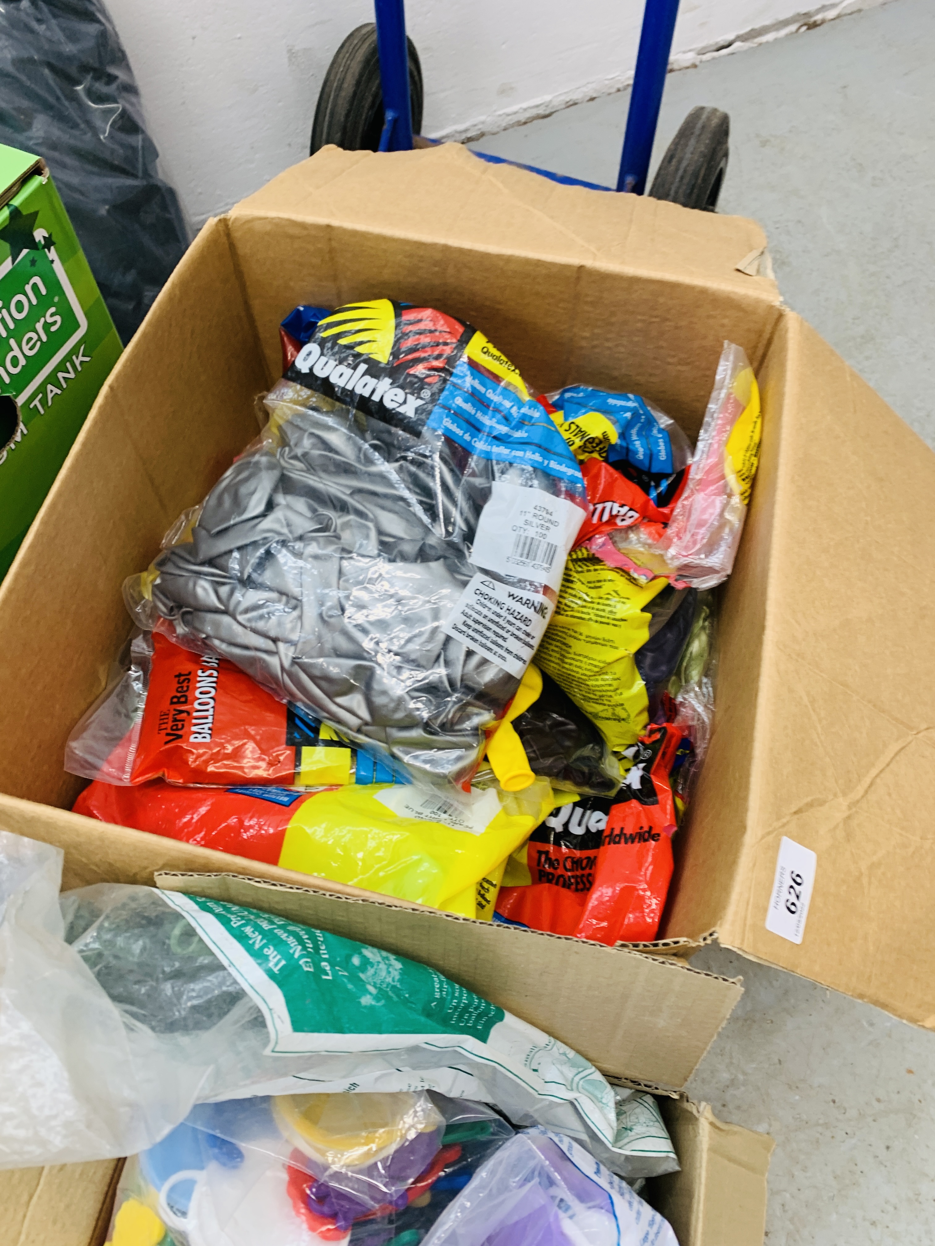 COLLECTION OF ASSORTED BALLOONS AND RIBBONS, WEIGHTS, BAGS AND 2 HELIUM TANKS, SACK BARROW, - Image 4 of 13