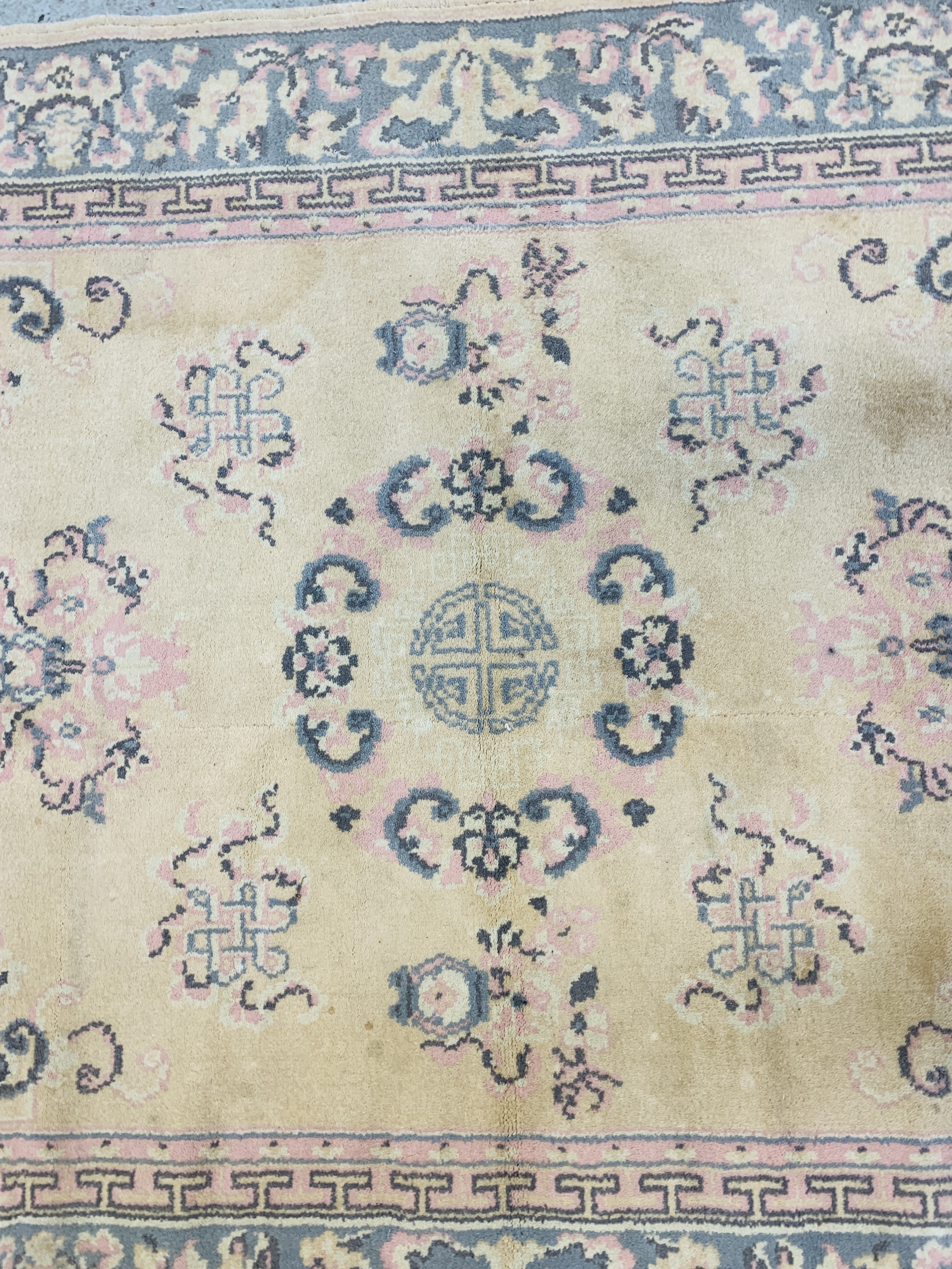 A CHINESE RUG BLUE / PINK PATTERNED ON BEIGE GROUND 1.7M X 1.25M. - Image 3 of 4