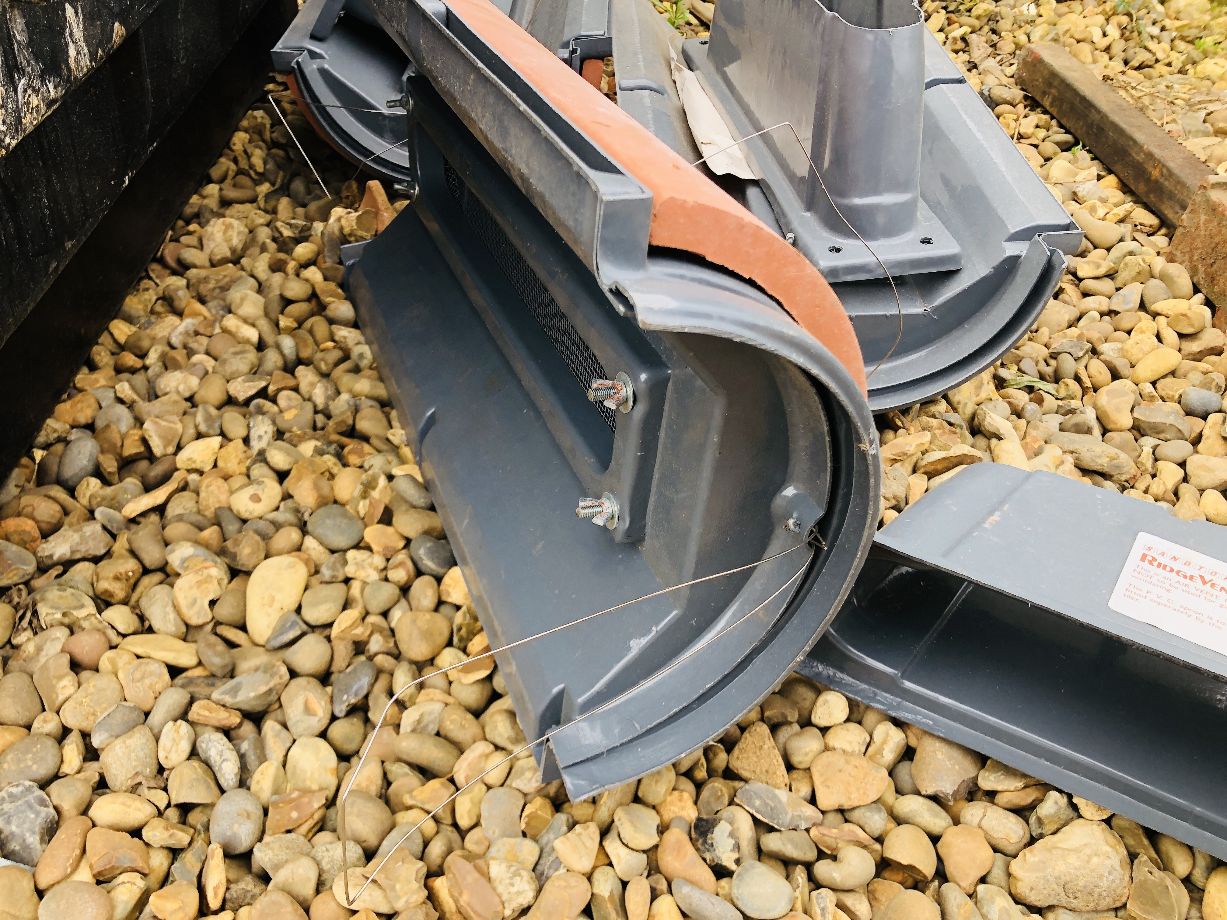 PLASTIC TANK CONTAINING ASSORTED SOIL PIPE FITTINGS, INSPECTION COVERS, COUPLINGS, ETC. - Image 2 of 6